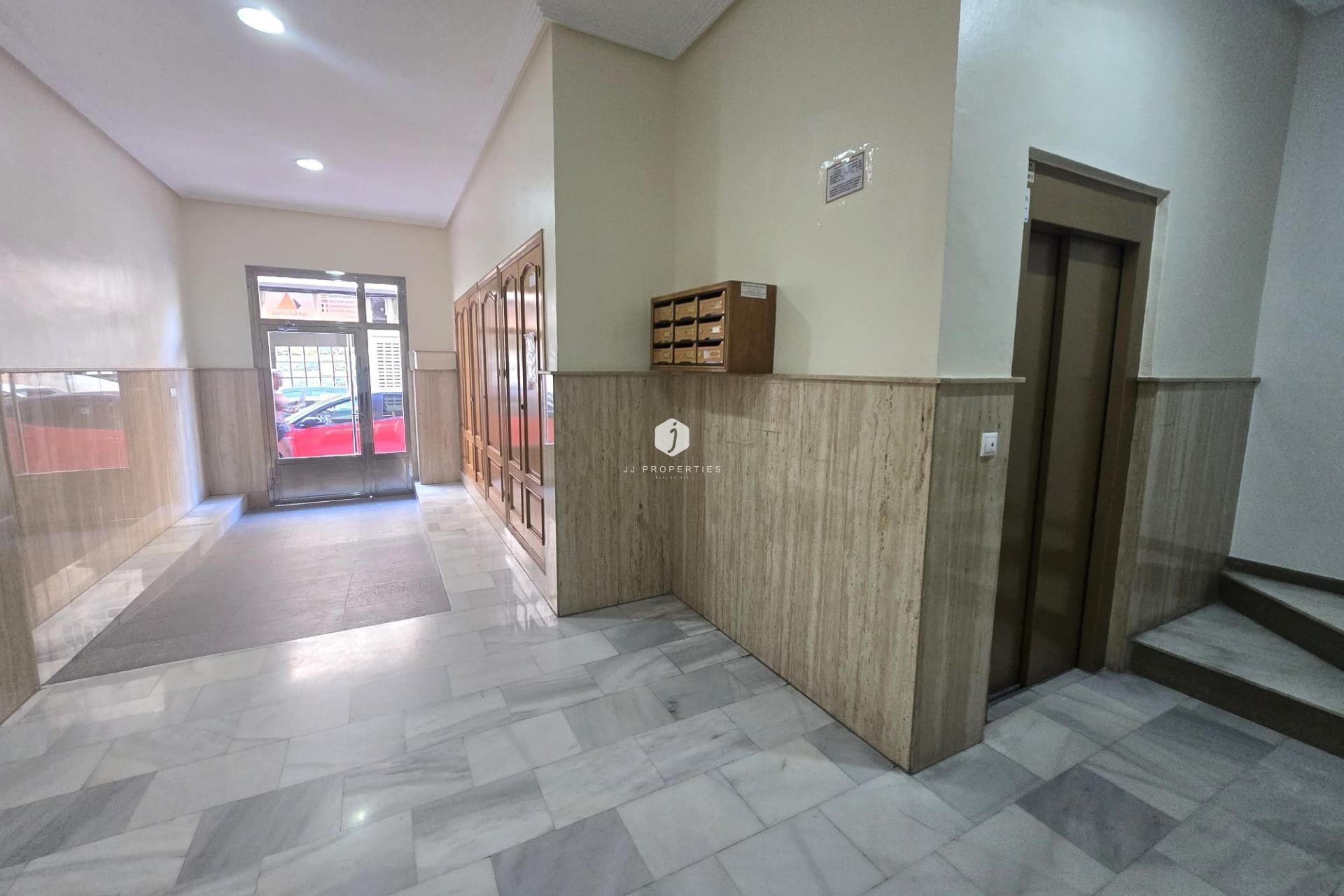 D'occasion - Appartement -
Torrevieja - Las Piscinas Naturales