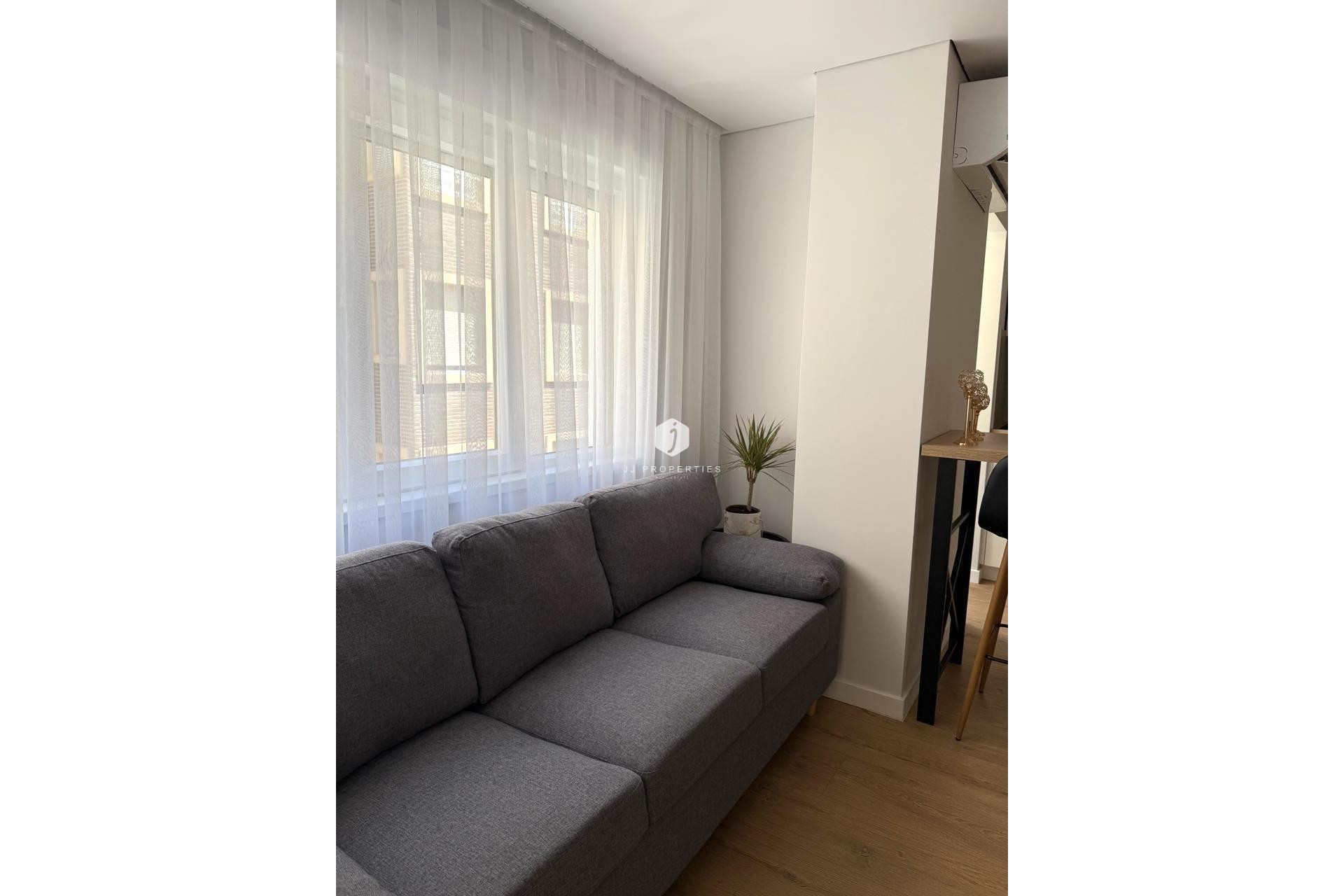 D'occasion - Appartement -
Torrevieja - Paseo maritimo