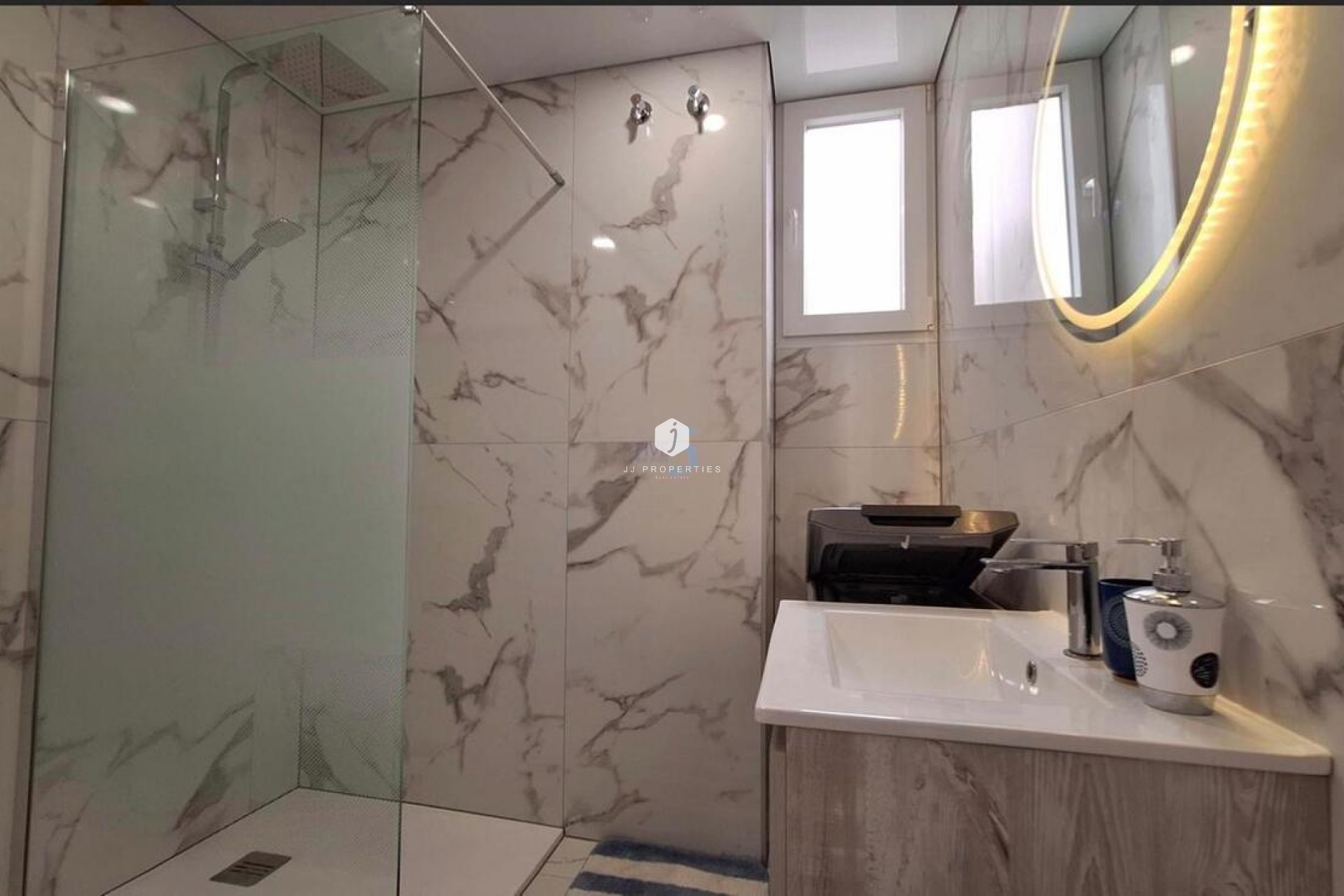 D'occasion - Appartement -
Torrevieja - Playa Acecion