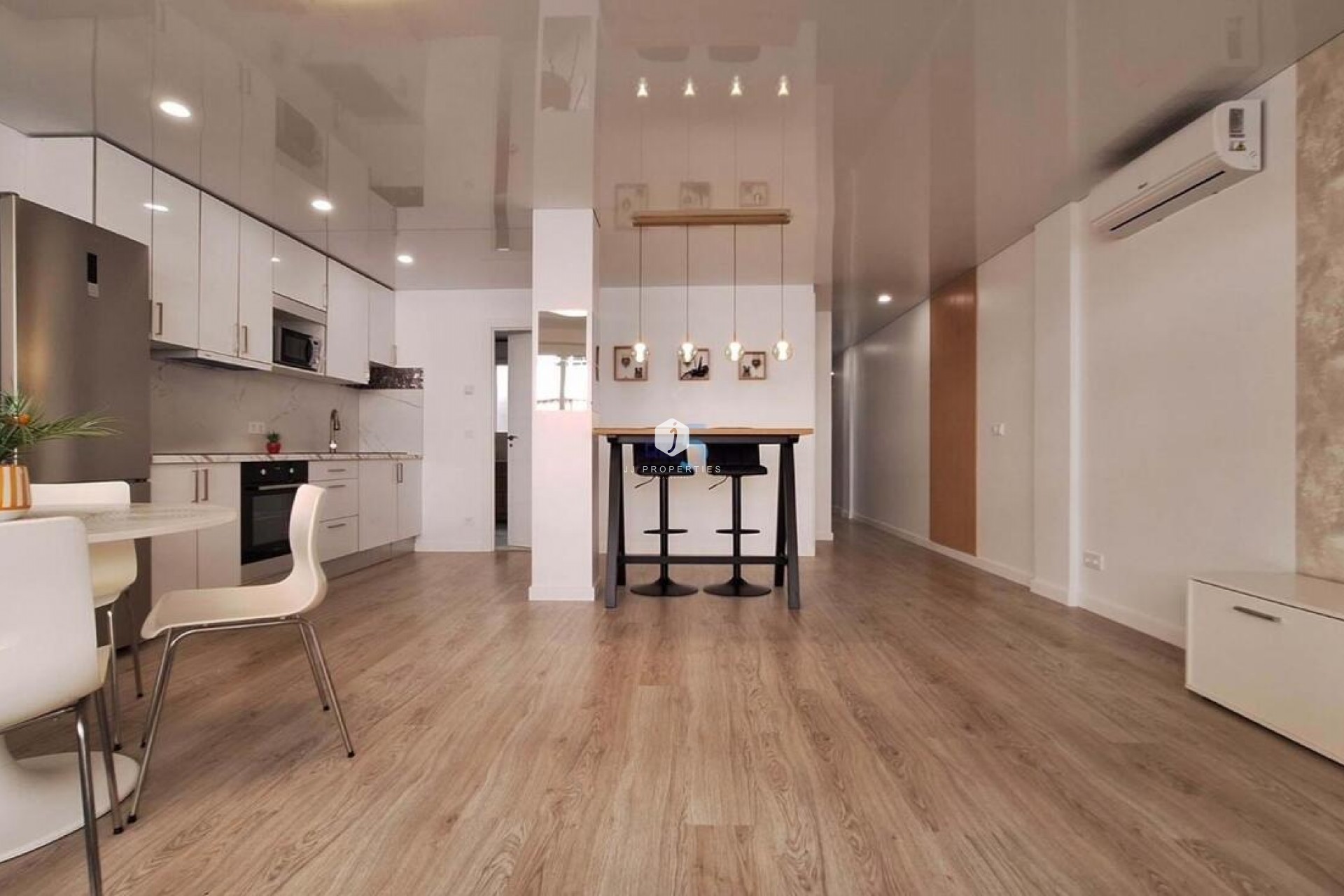 D'occasion - Appartement -
Torrevieja - Playa Acecion