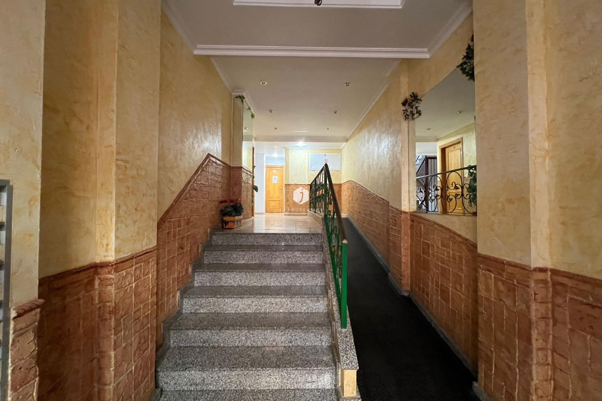 D'occasion - Appartement -
Torrevieja - Playa de los Locos