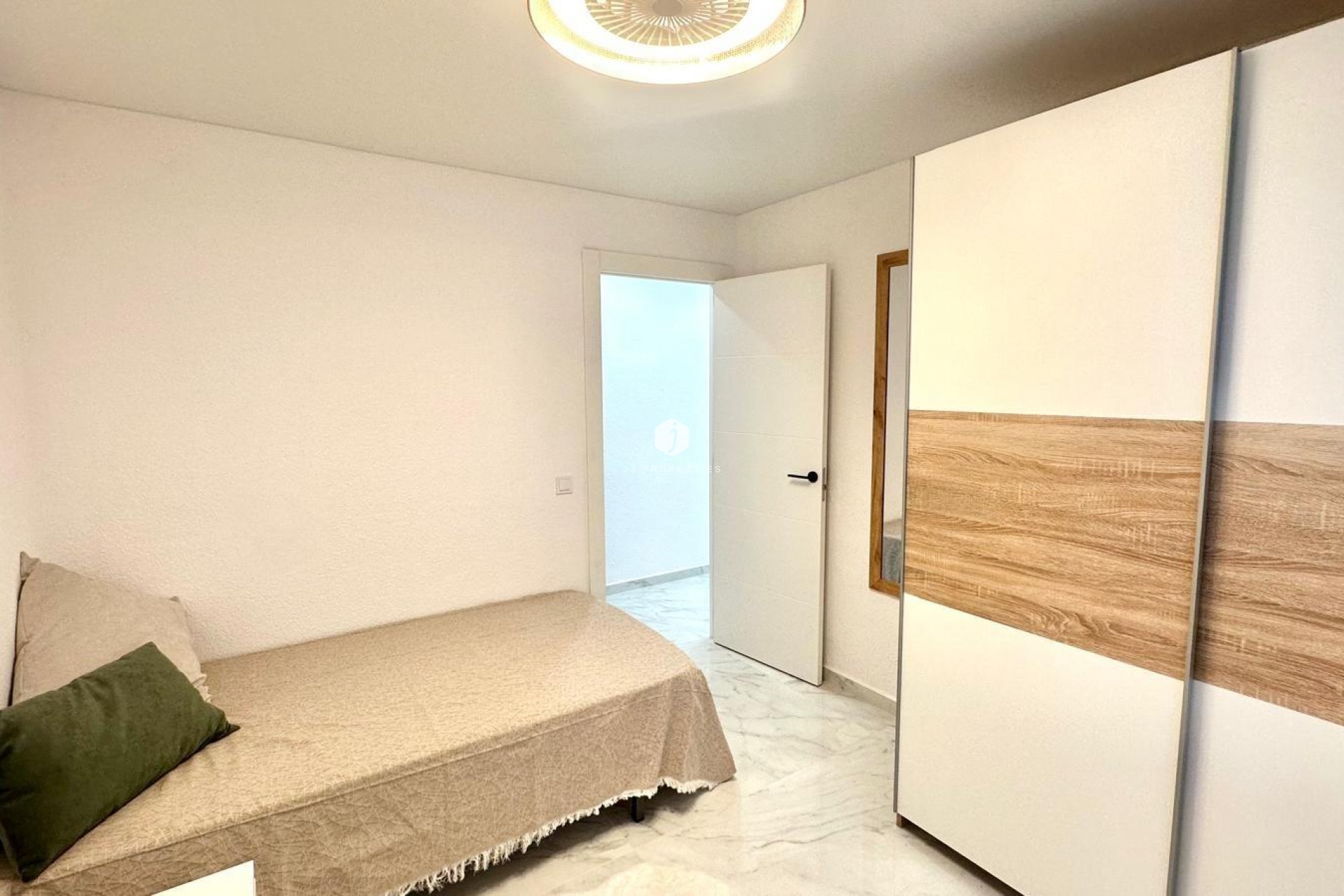 D'occasion - Appartement -
Torrevieja - Playa del Cura
