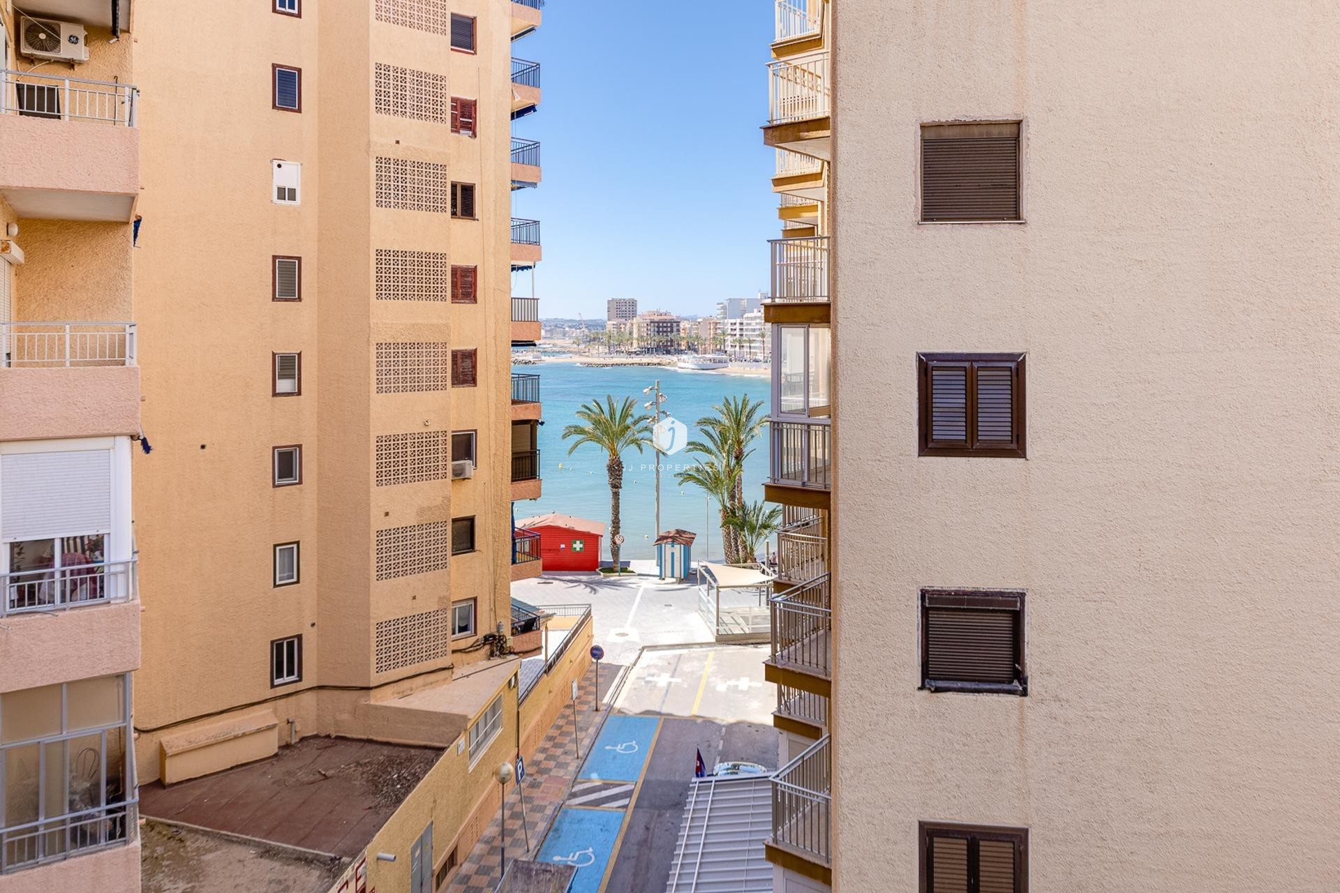 D'occasion - Appartement -
Torrevieja - Playa del Cura