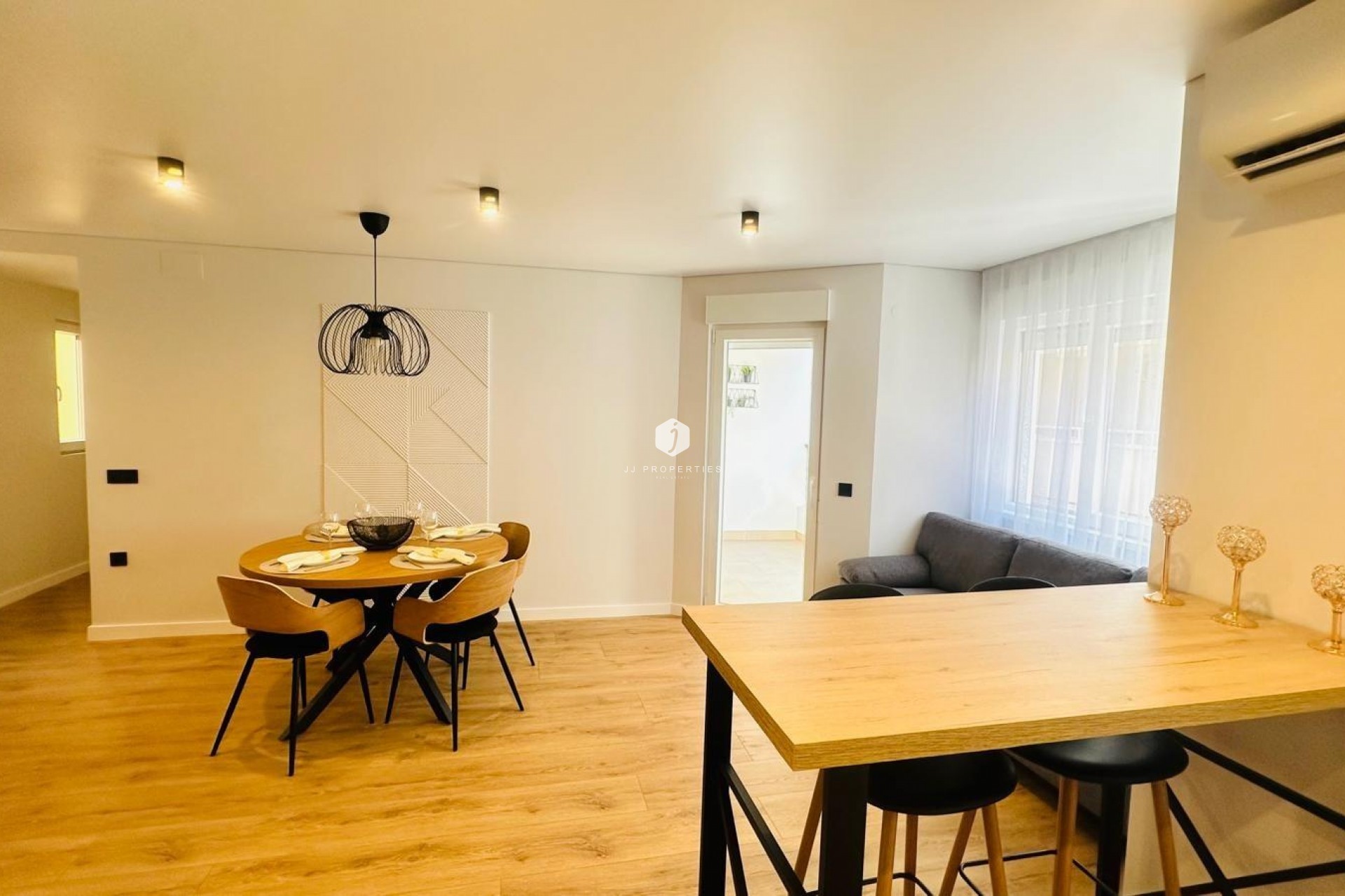 D'occasion - Appartement -
Torrevieja - Playa del Cura