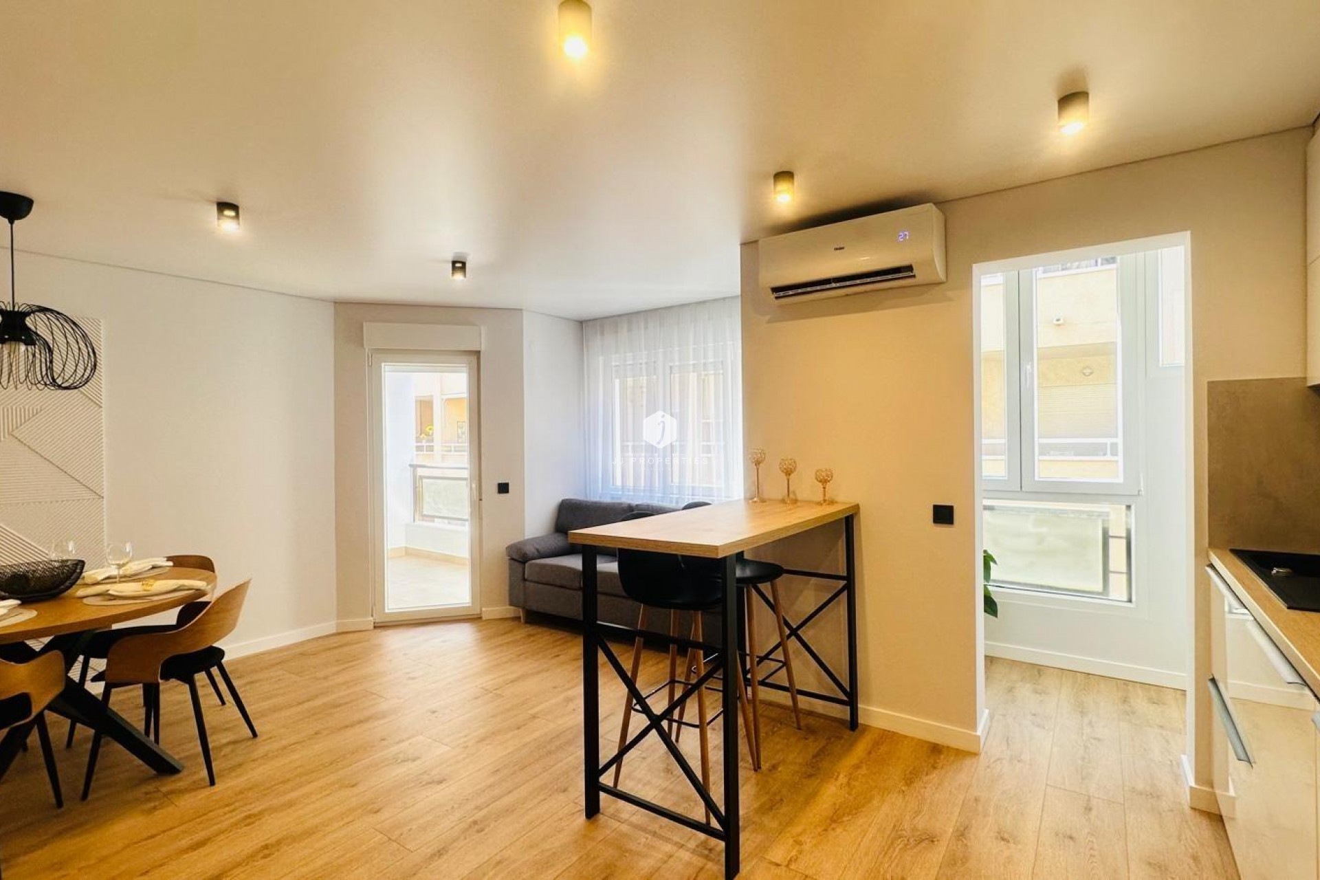 D'occasion - Appartement -
Torrevieja - Playa del Cura