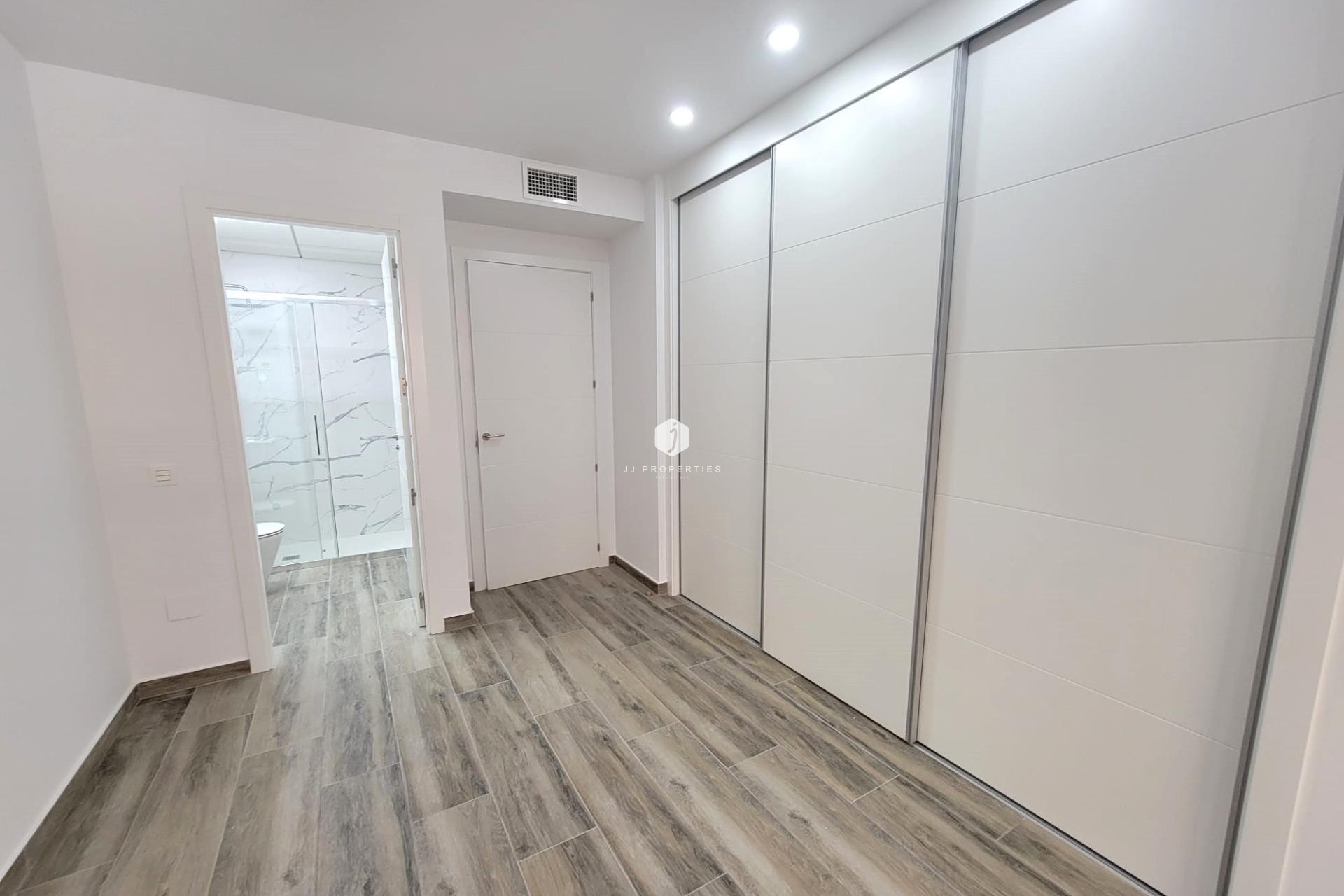 D'occasion - Appartement -
Torrevieja - Playa del Cura