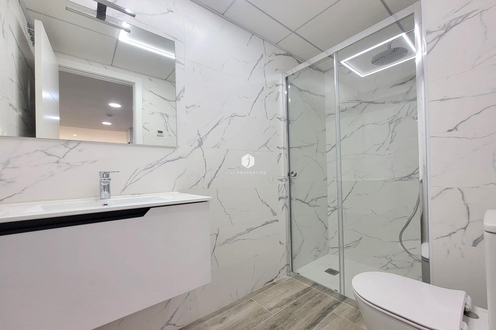 D'occasion - Appartement -
Torrevieja - Playa del Cura