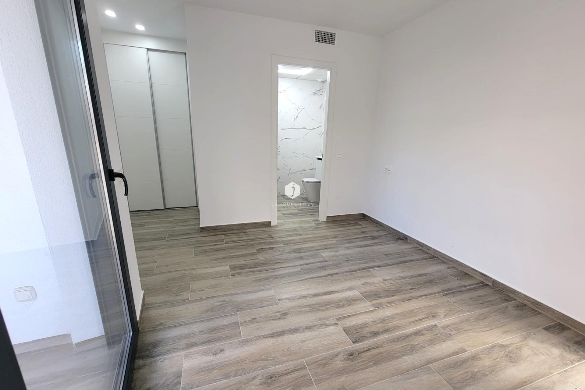 D'occasion - Appartement -
Torrevieja - Playa del Cura