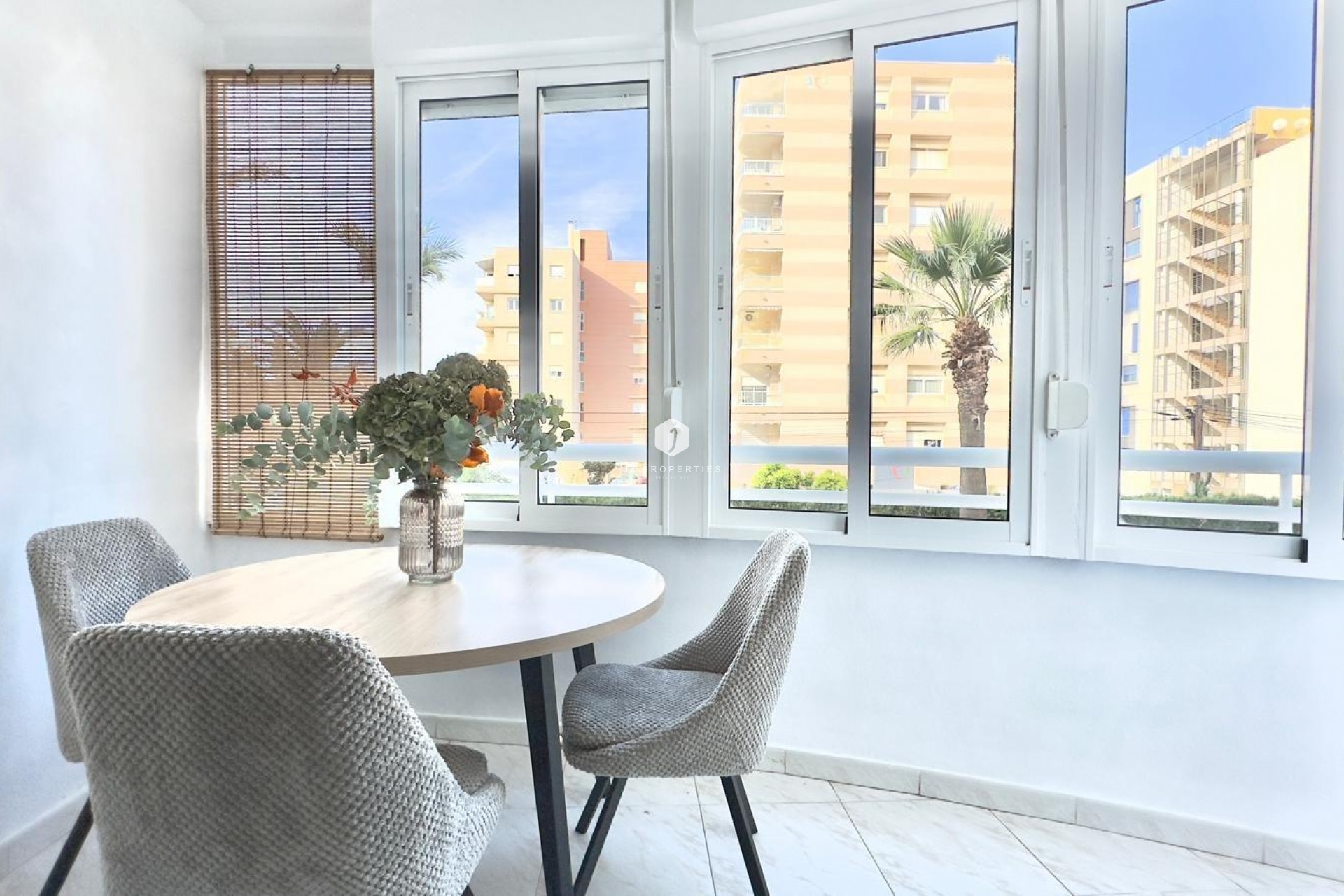 D'occasion - Appartement -
Torrevieja - Playa del Cura