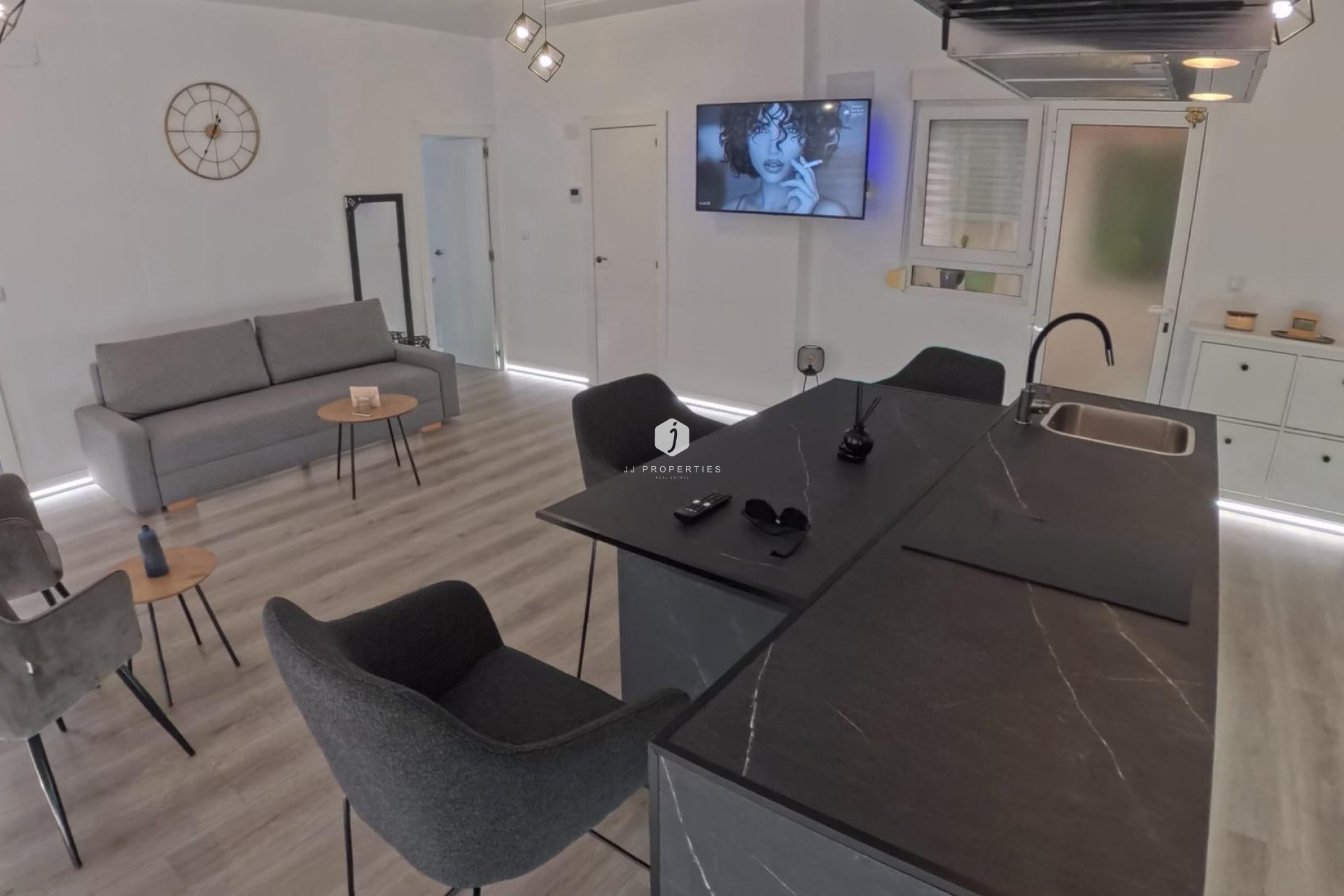 D'occasion - Appartement -
Torrevieja - Playa del Cura