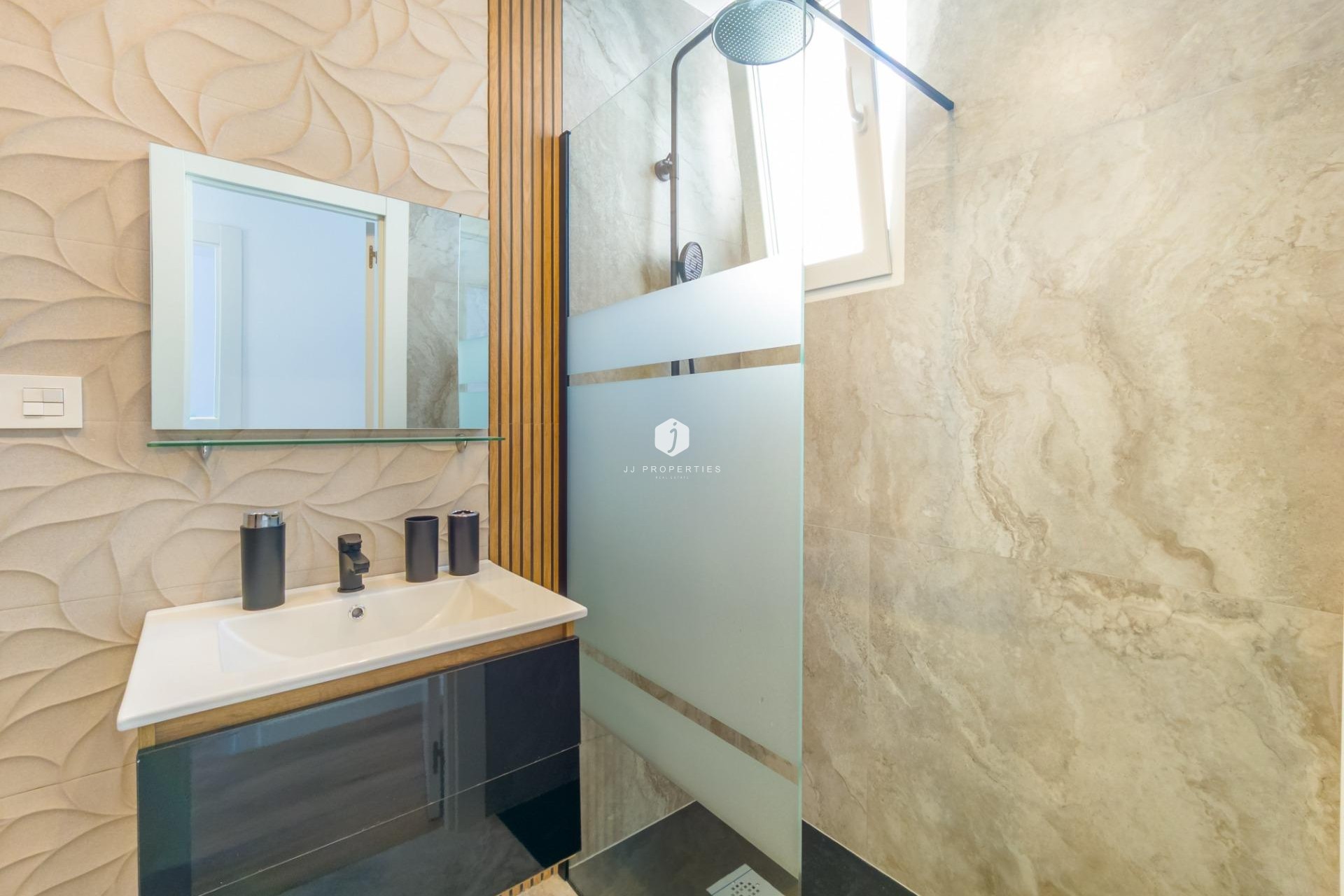 D'occasion - Appartement -
Torrevieja - Playa del Cura
