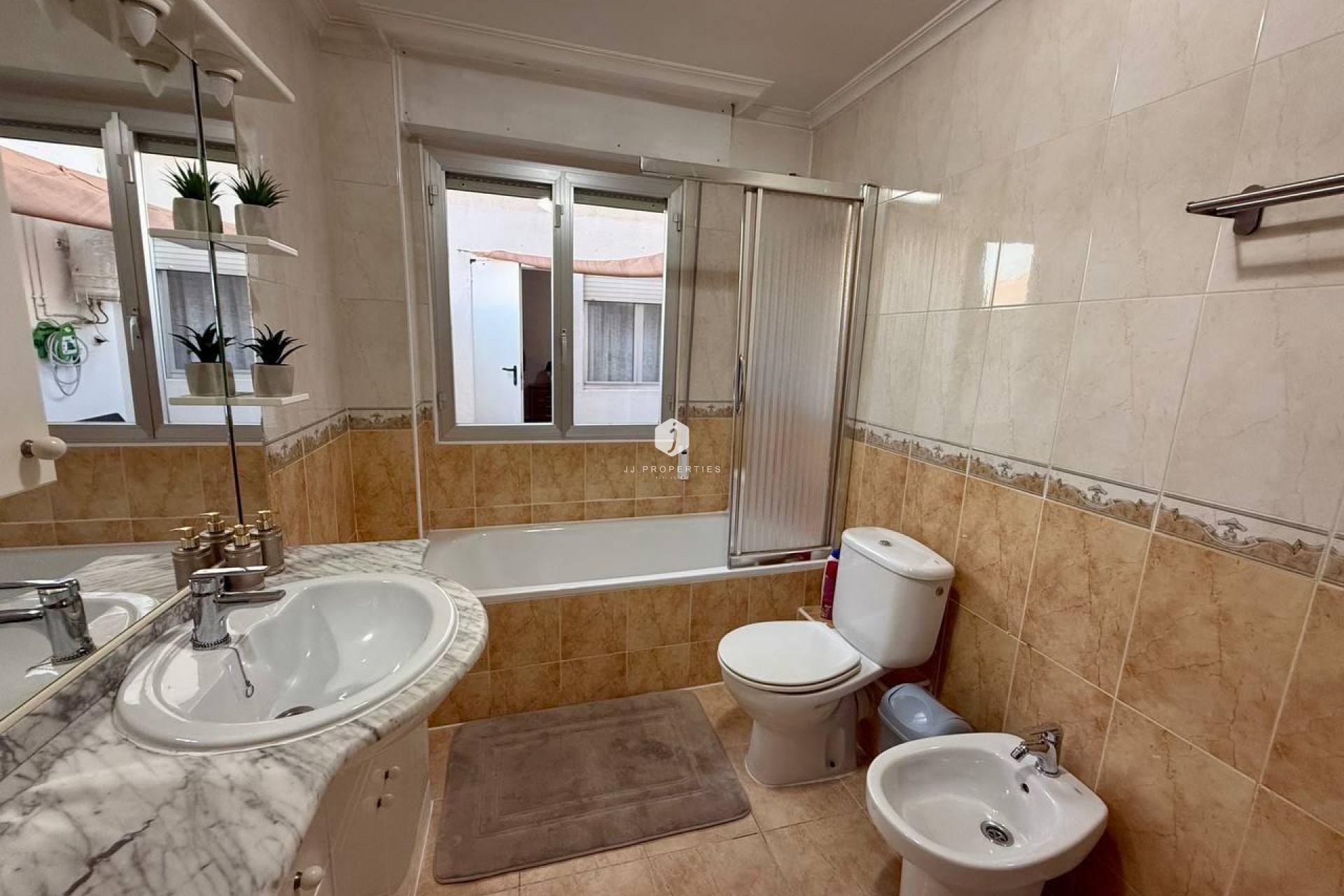 D'occasion - Appartement -
Torrevieja - Playa del Cura
