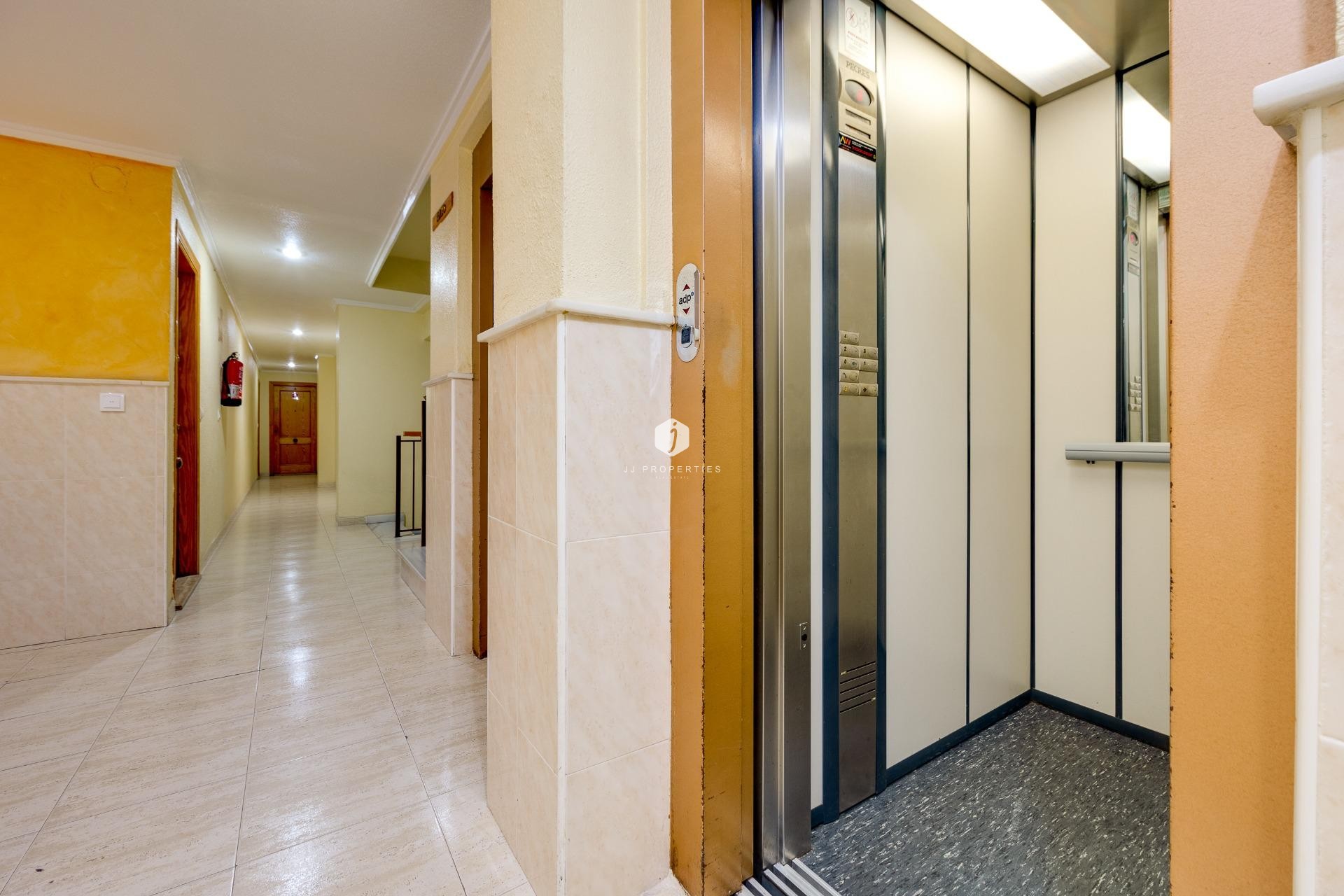 D'occasion - Appartement -
Torrevieja - Playa del Cura
