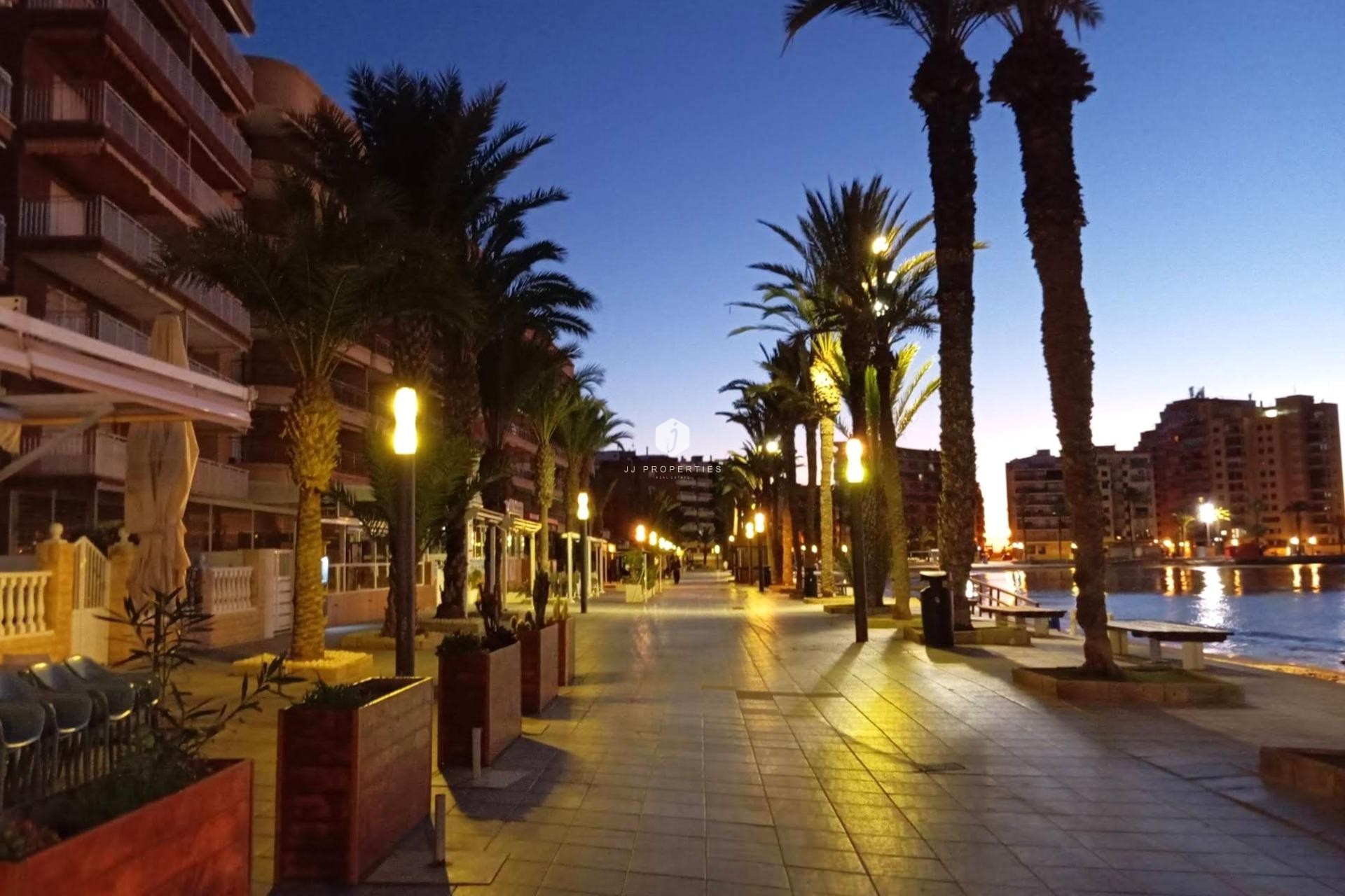 D'occasion - Appartement -
Torrevieja - Playa del Cura