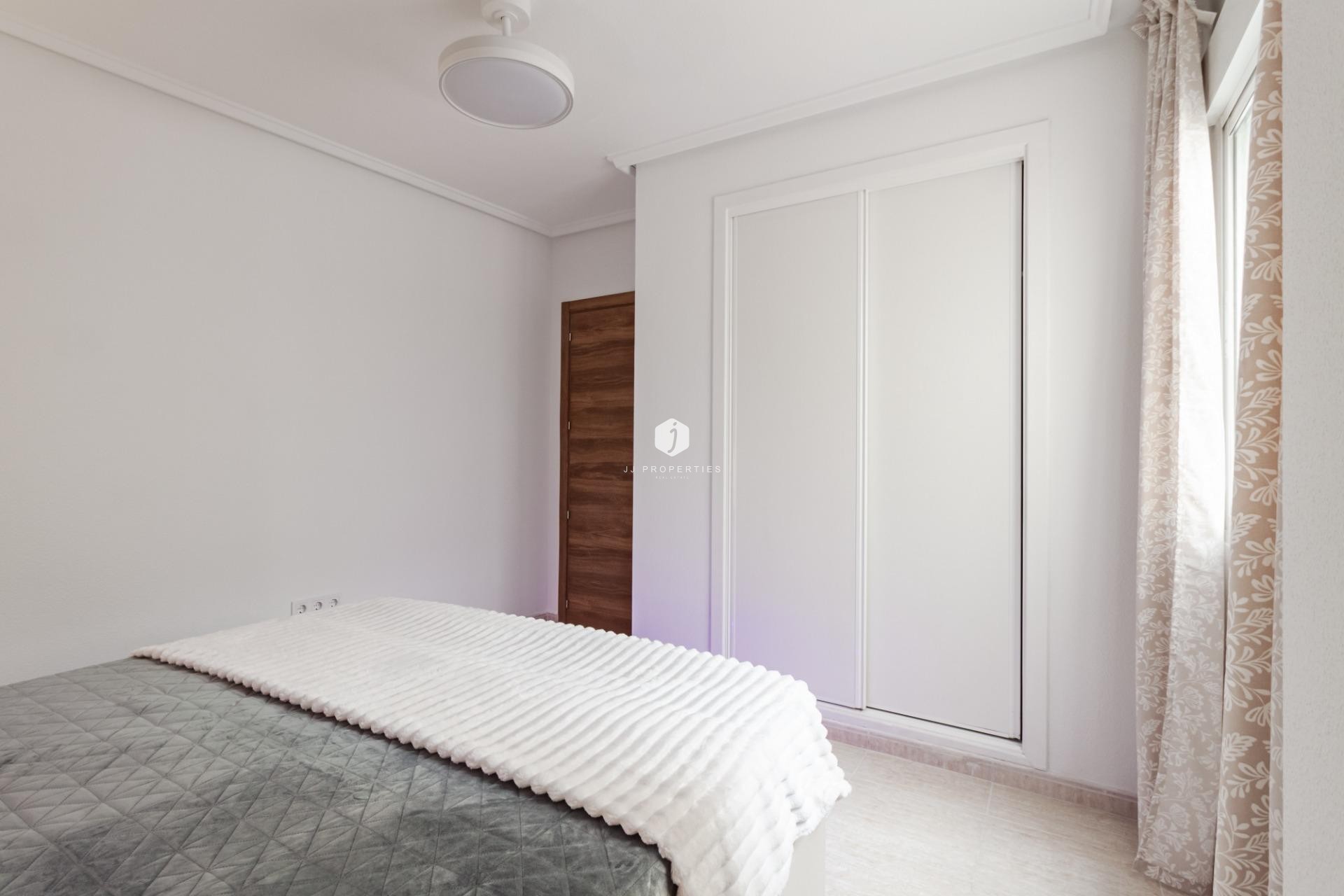 D'occasion - Appartement -
Torrevieja - Playa del Cura