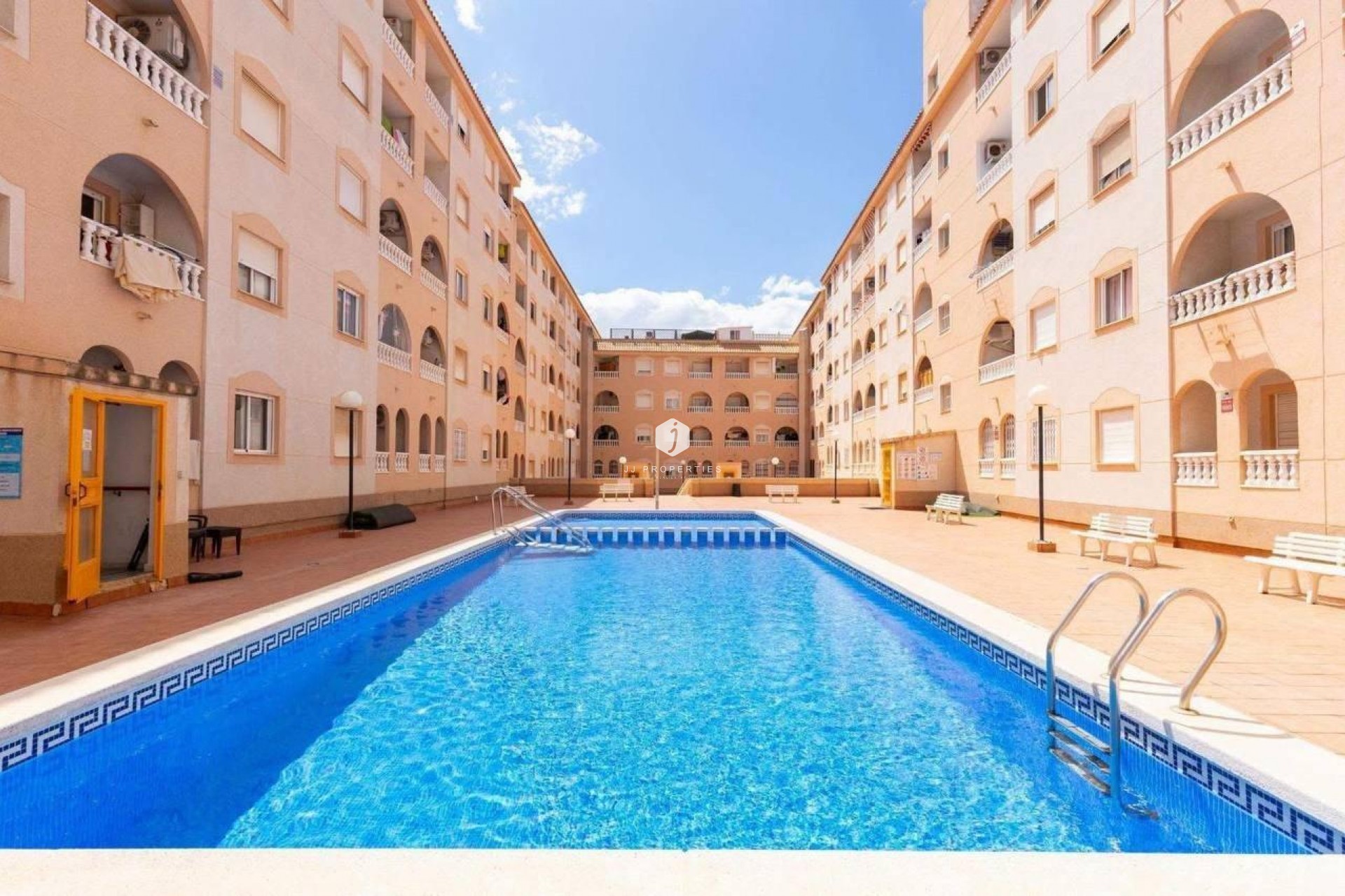 D'occasion - Appartement -
Torrevieja - Playa del Cura