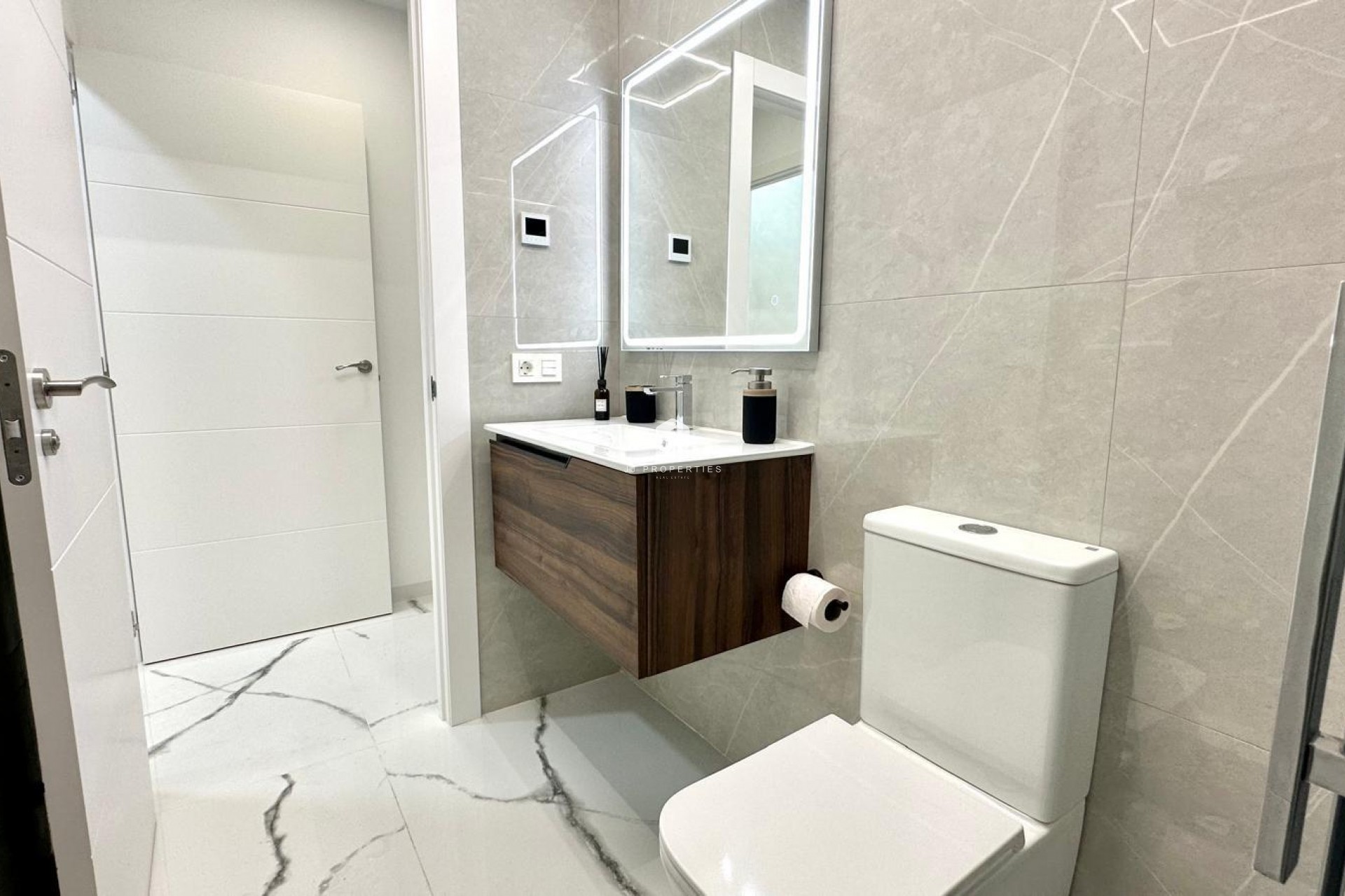 D'occasion - Appartement -
Torrevieja - Playa del Cura