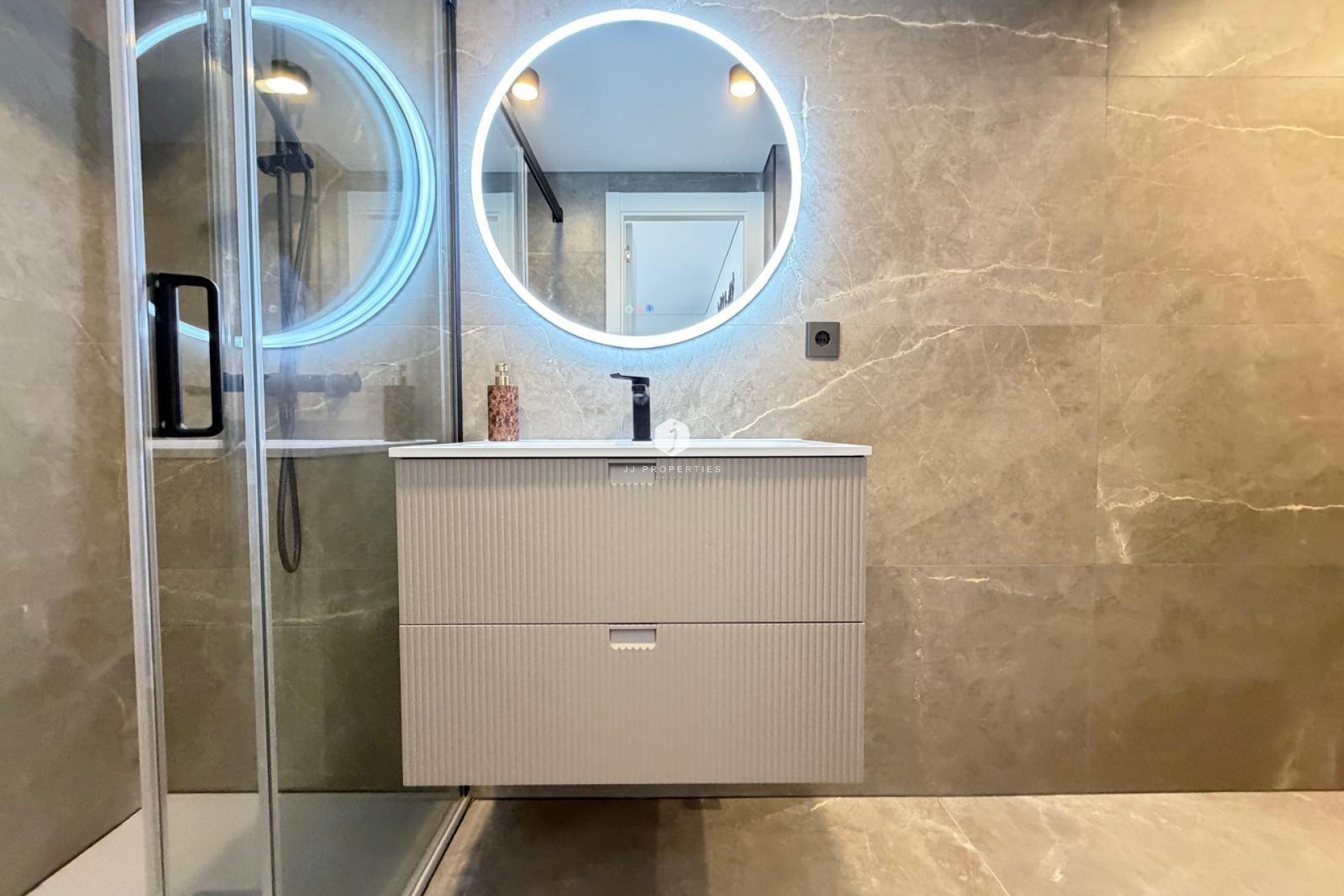 D'occasion - Appartement -
Torrevieja - Punta prima