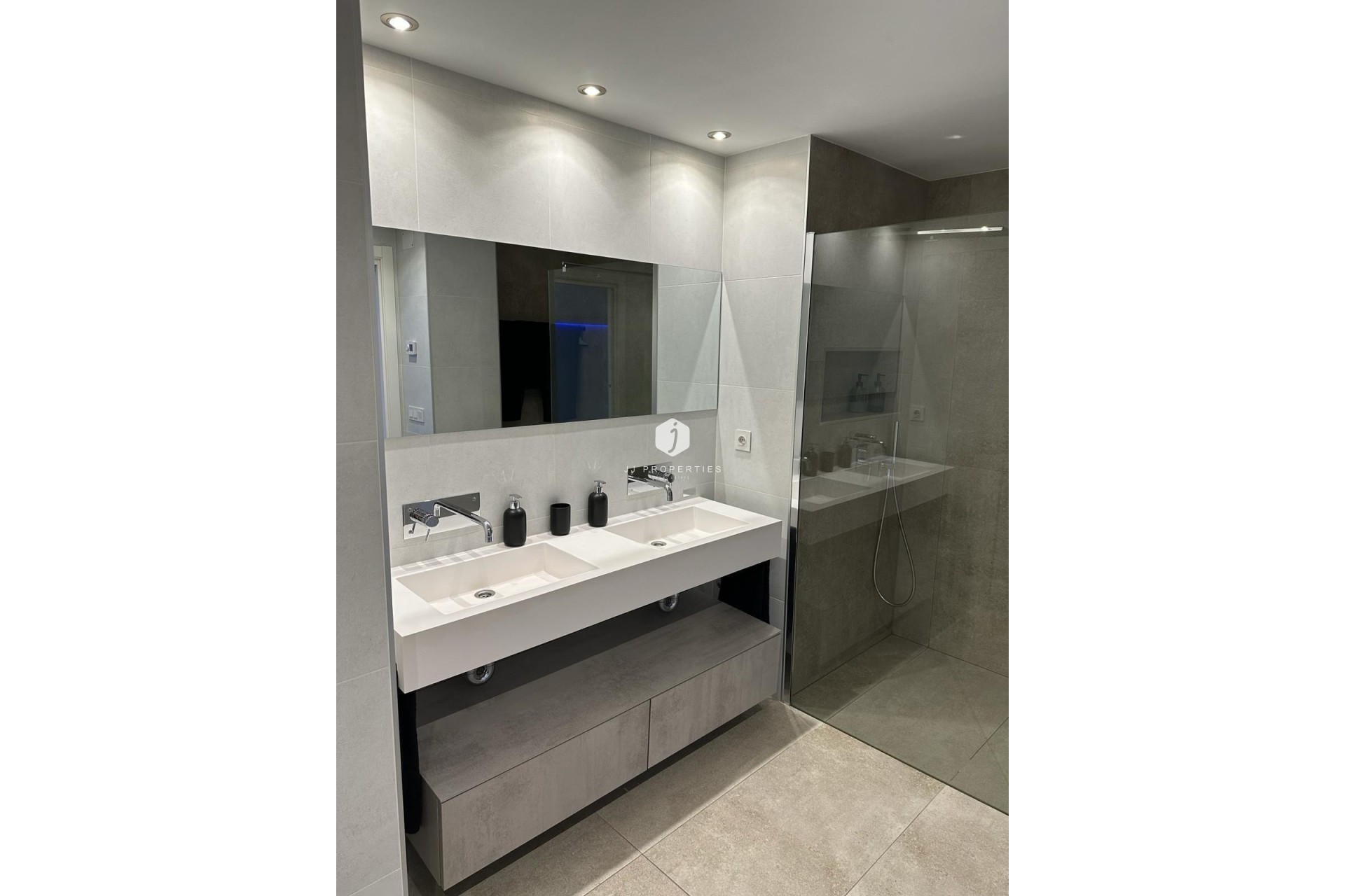 D'occasion - Attique -
Torrevieja - El Acequión - Los Náufragos