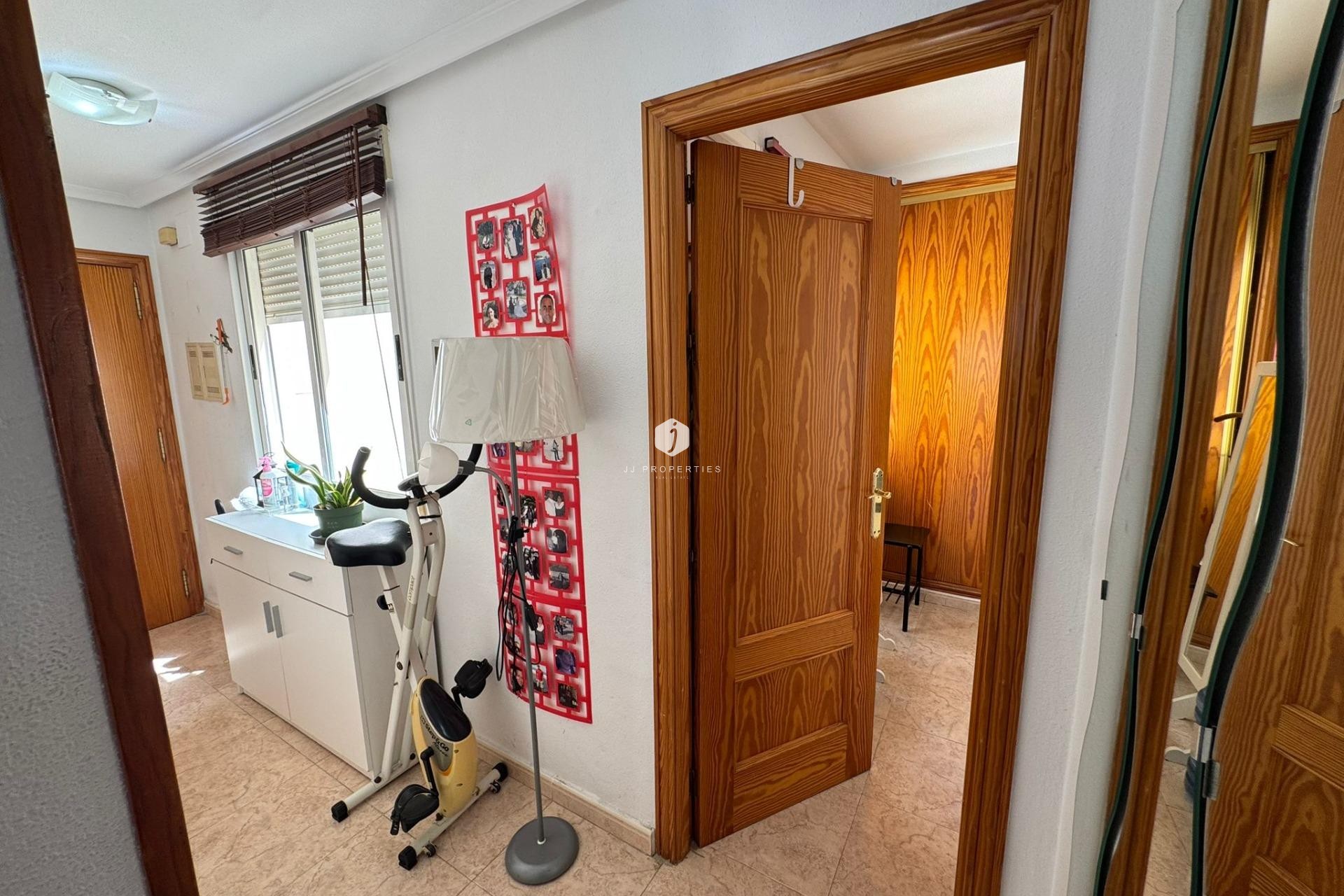 D'occasion - Attique -
Torrevieja - Estacion de autobuses