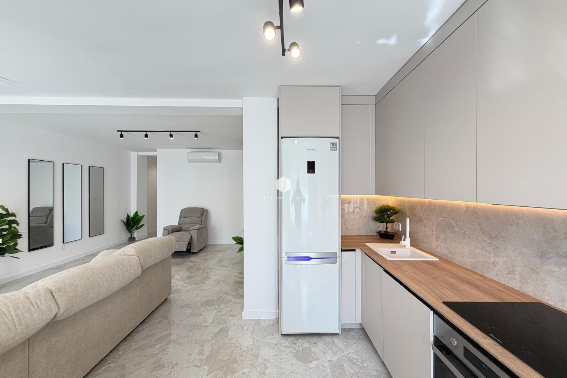 D'occasion - Attique -
Torrevieja - Estacion de autobuses