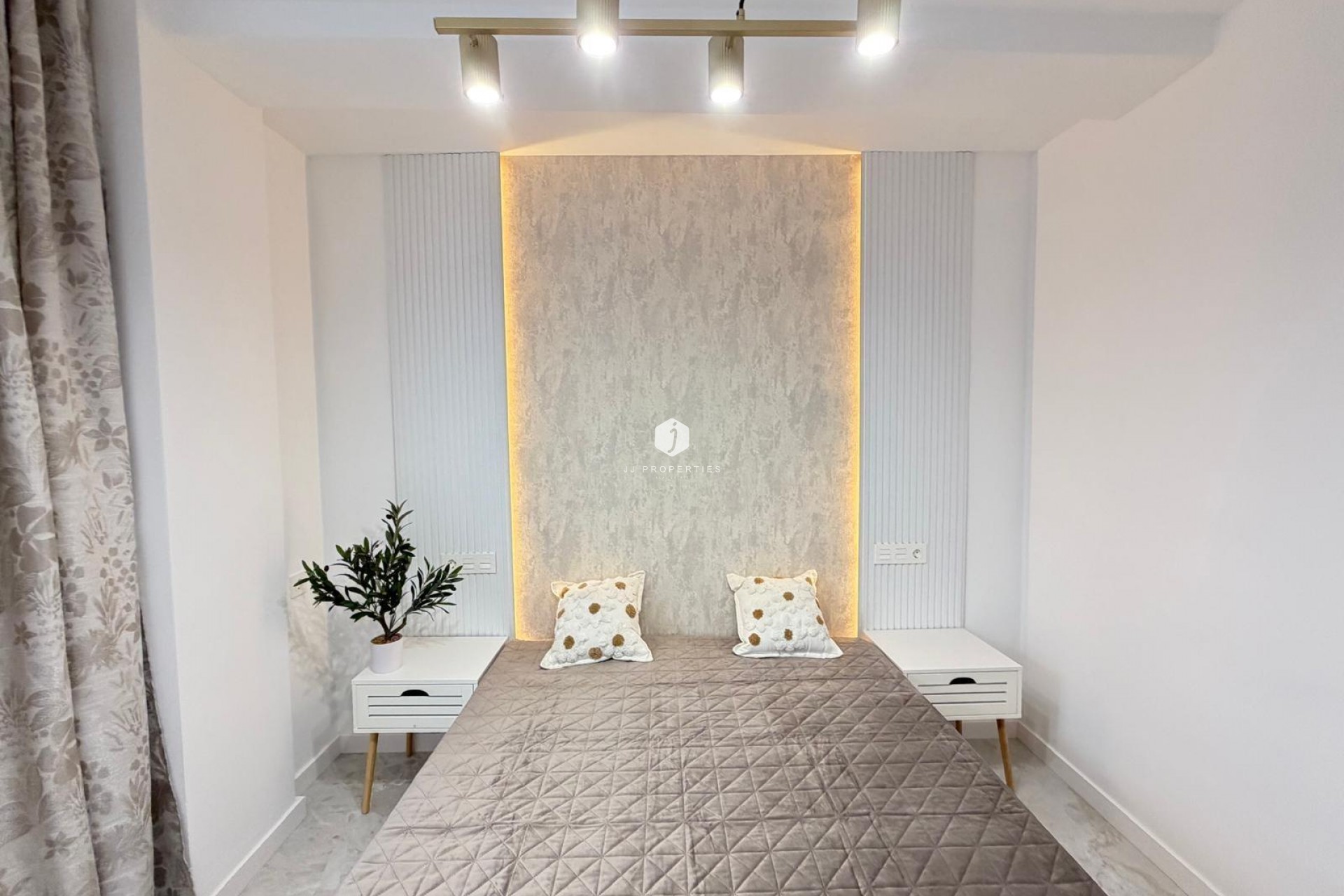 D'occasion - Attique -
Torrevieja - Estacion de autobuses