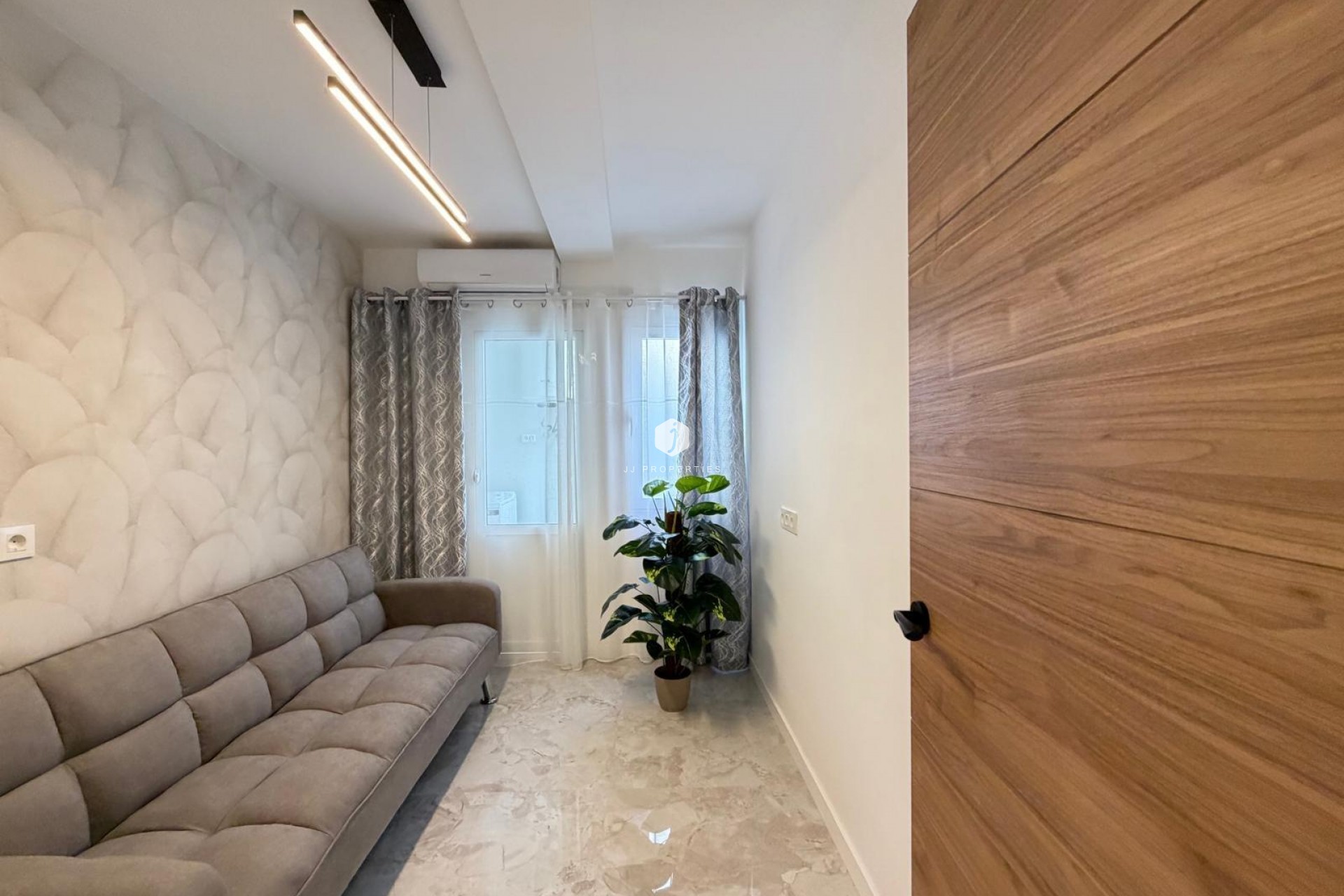 D'occasion - Attique -
Torrevieja - Estacion de autobuses