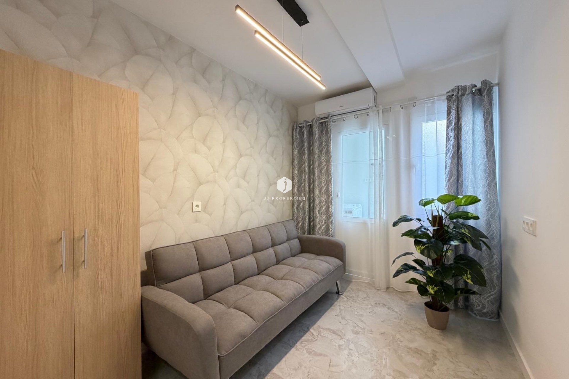 D'occasion - Attique -
Torrevieja - Estacion de autobuses