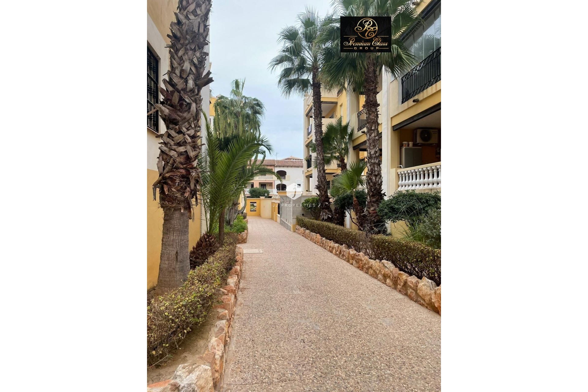 D'occasion - Attique -
Torrevieja - Los Frutales