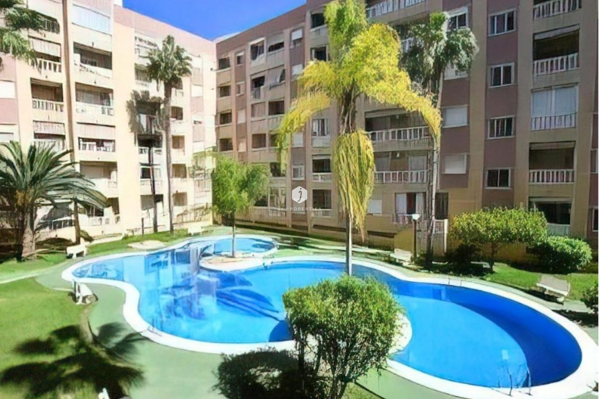 D'occasion - Attique -
Torrevieja - PARQUE DE LAS NACIONES