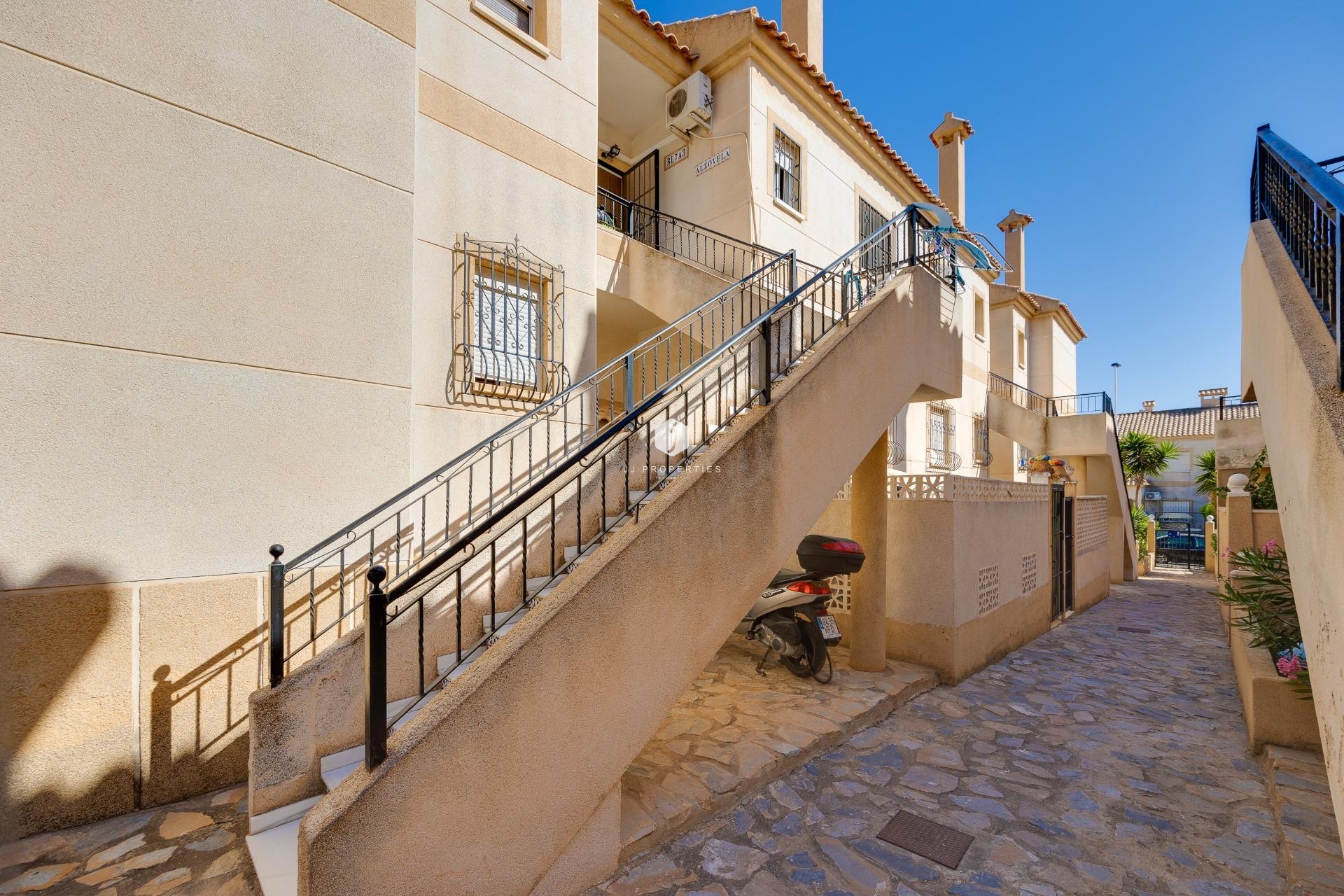 D'occasion - Bungalow -
Torrevieja - aguas nuevas