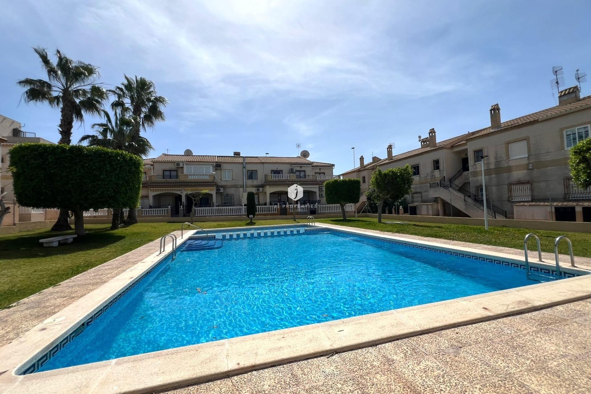 D'occasion - Bungalow -
Torrevieja - aguas nuevas