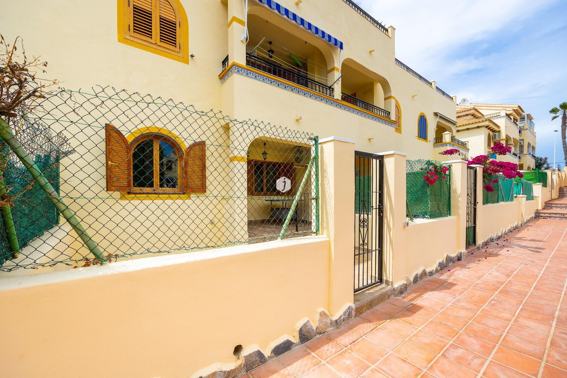 D'occasion - Bungalow -
Torrevieja - Torre la mata