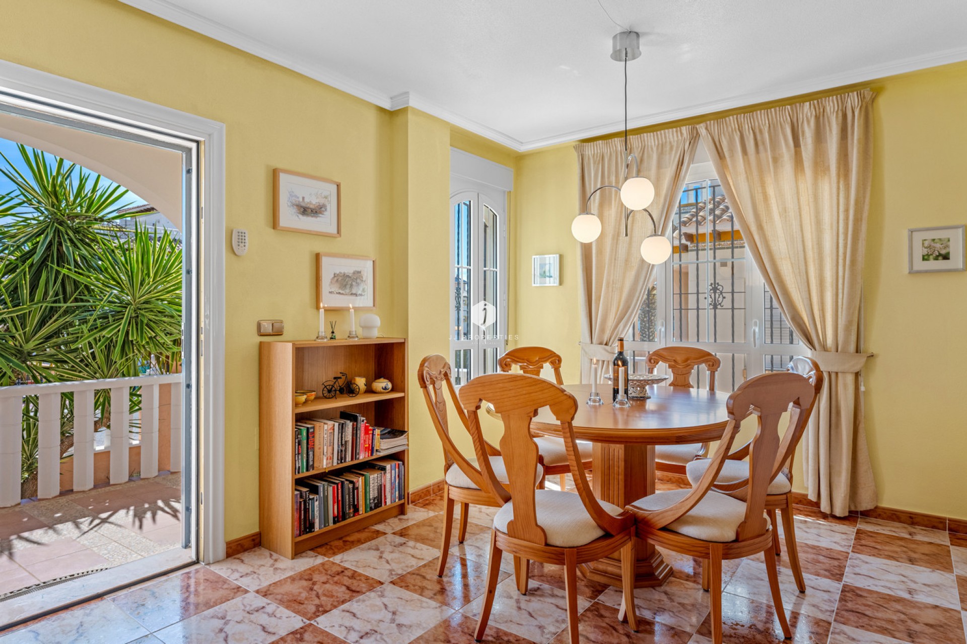 D'occasion - Chalet -
Cabo Roig - Costa Blanca