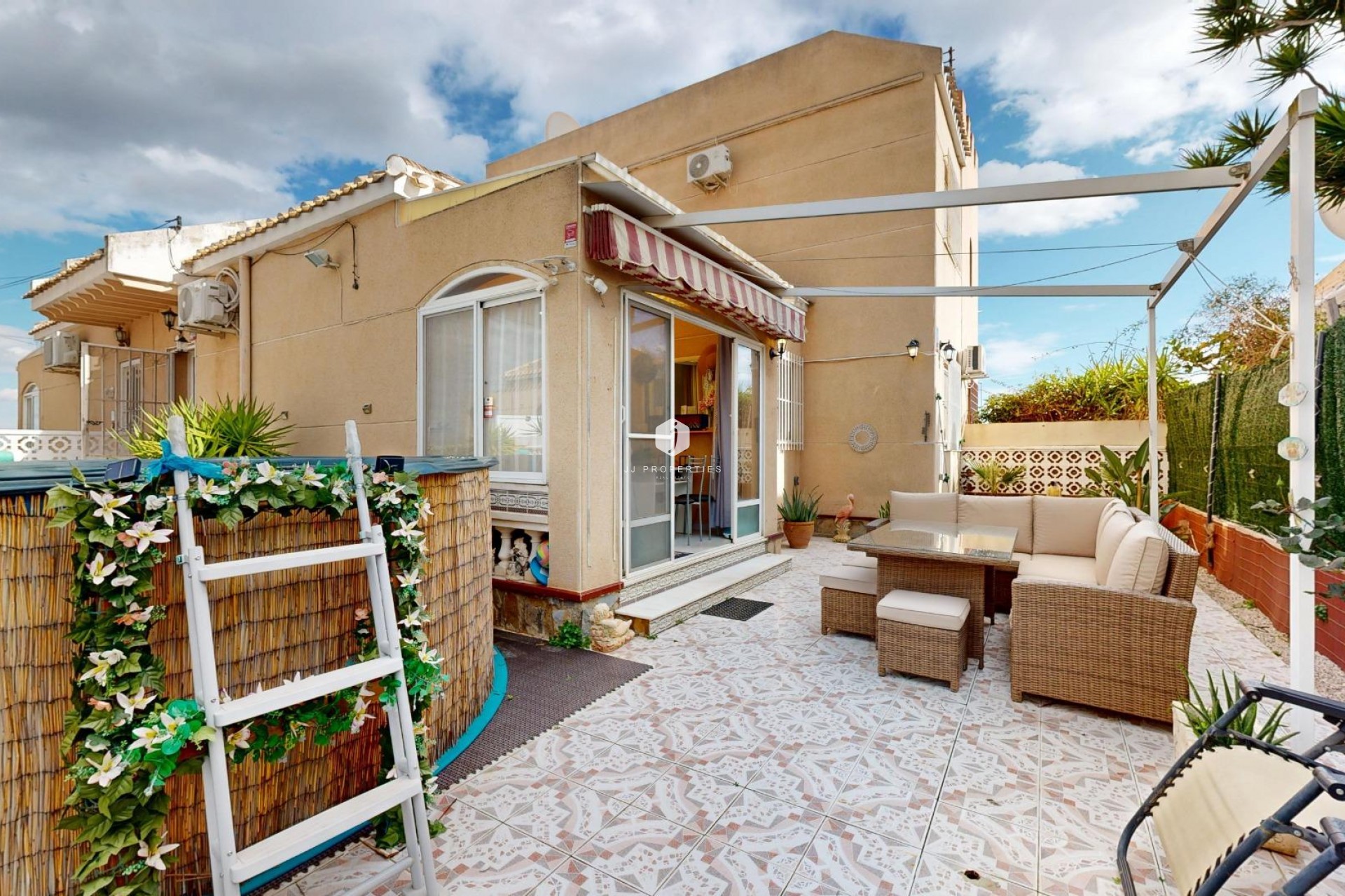 D'occasion - Chalet -
San Miguel de Salinas - 03193