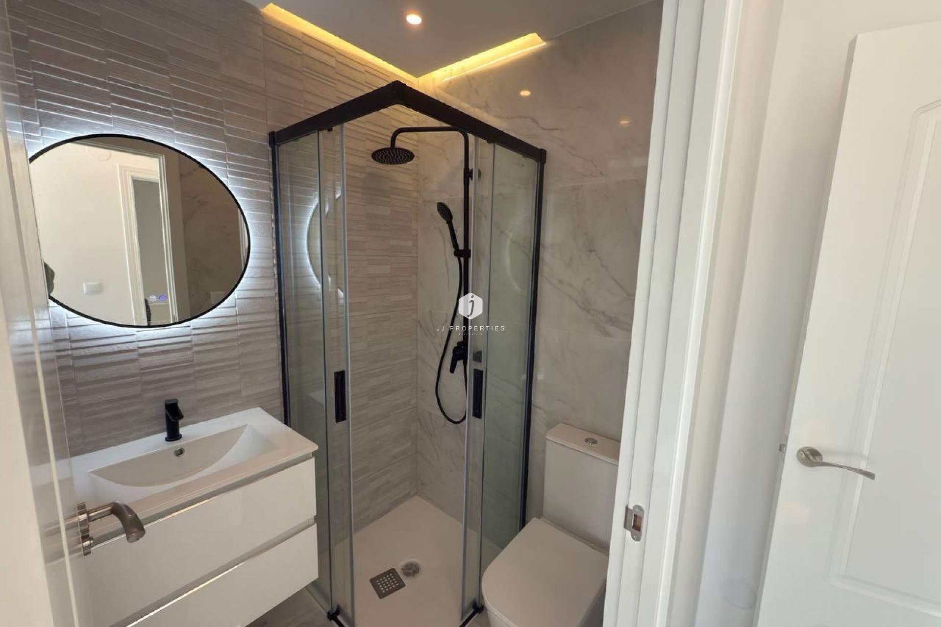 D'occasion - Chalet -
Torrevieja - aguas nuevas