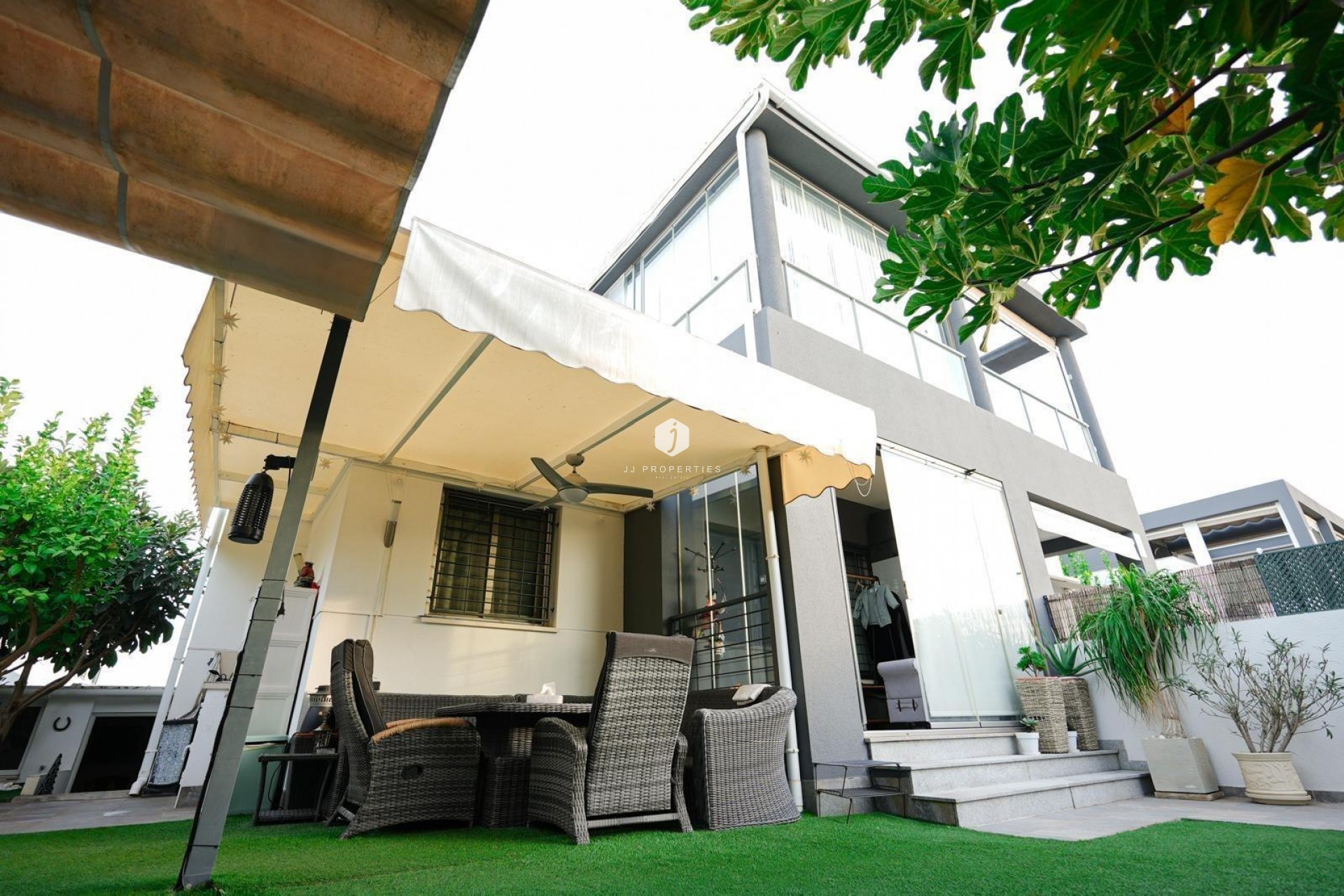 D'occasion - Chalet -
Torrevieja - aguas nuevas