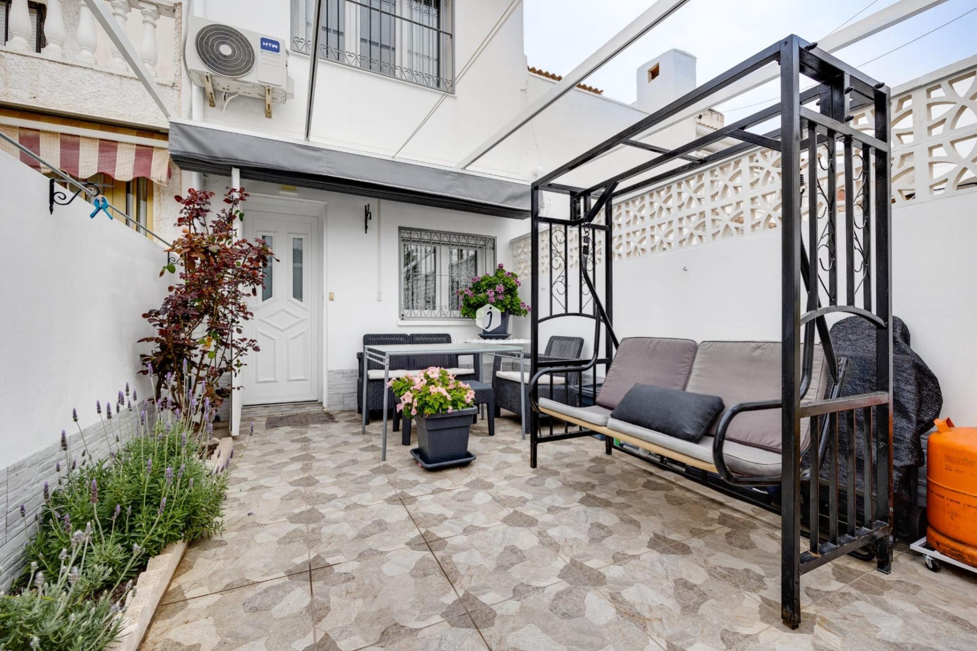 D'occasion - Chalet -
Torrevieja - Calas blanca