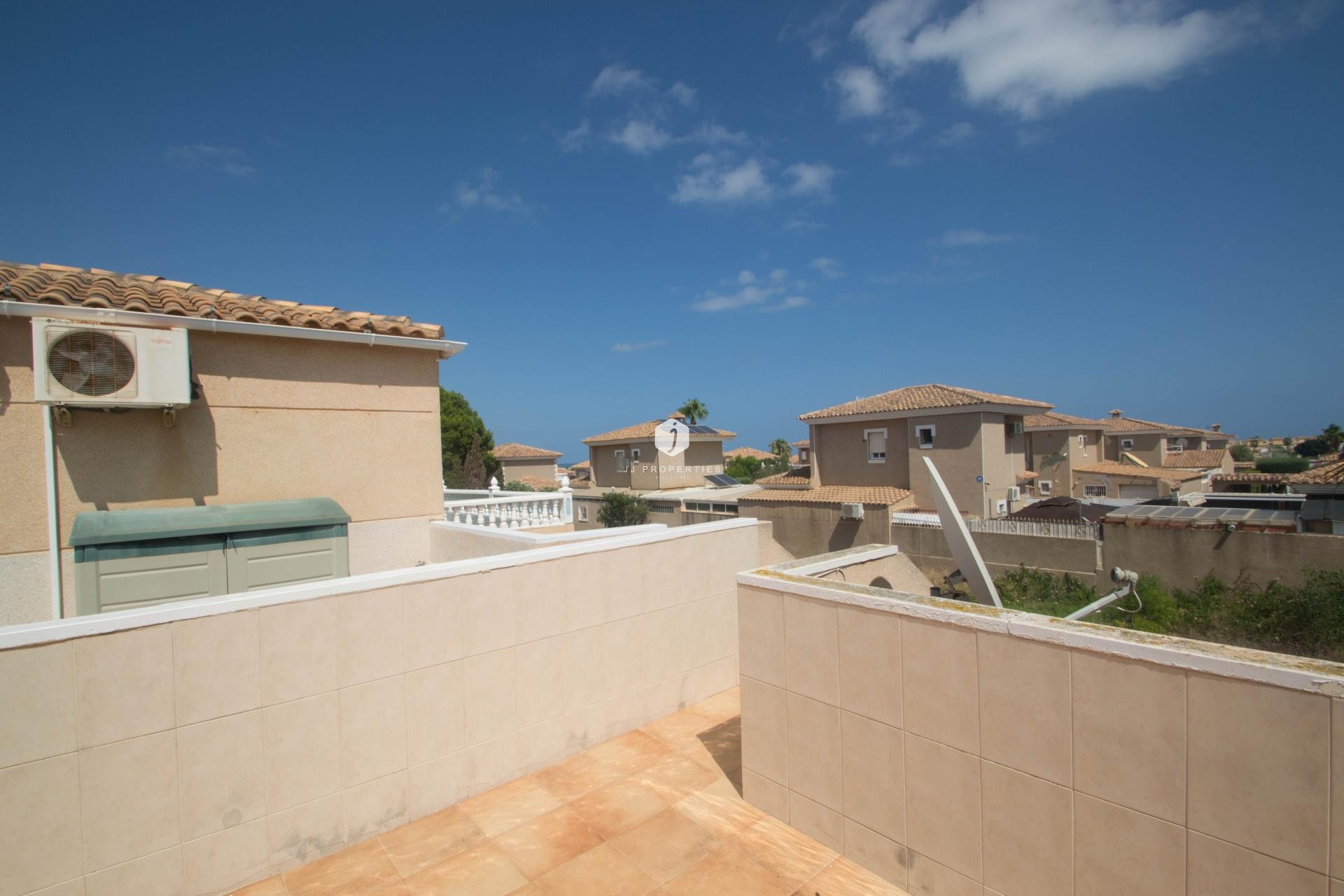 D'occasion - Chalet -
Torrevieja - Costa Blanca