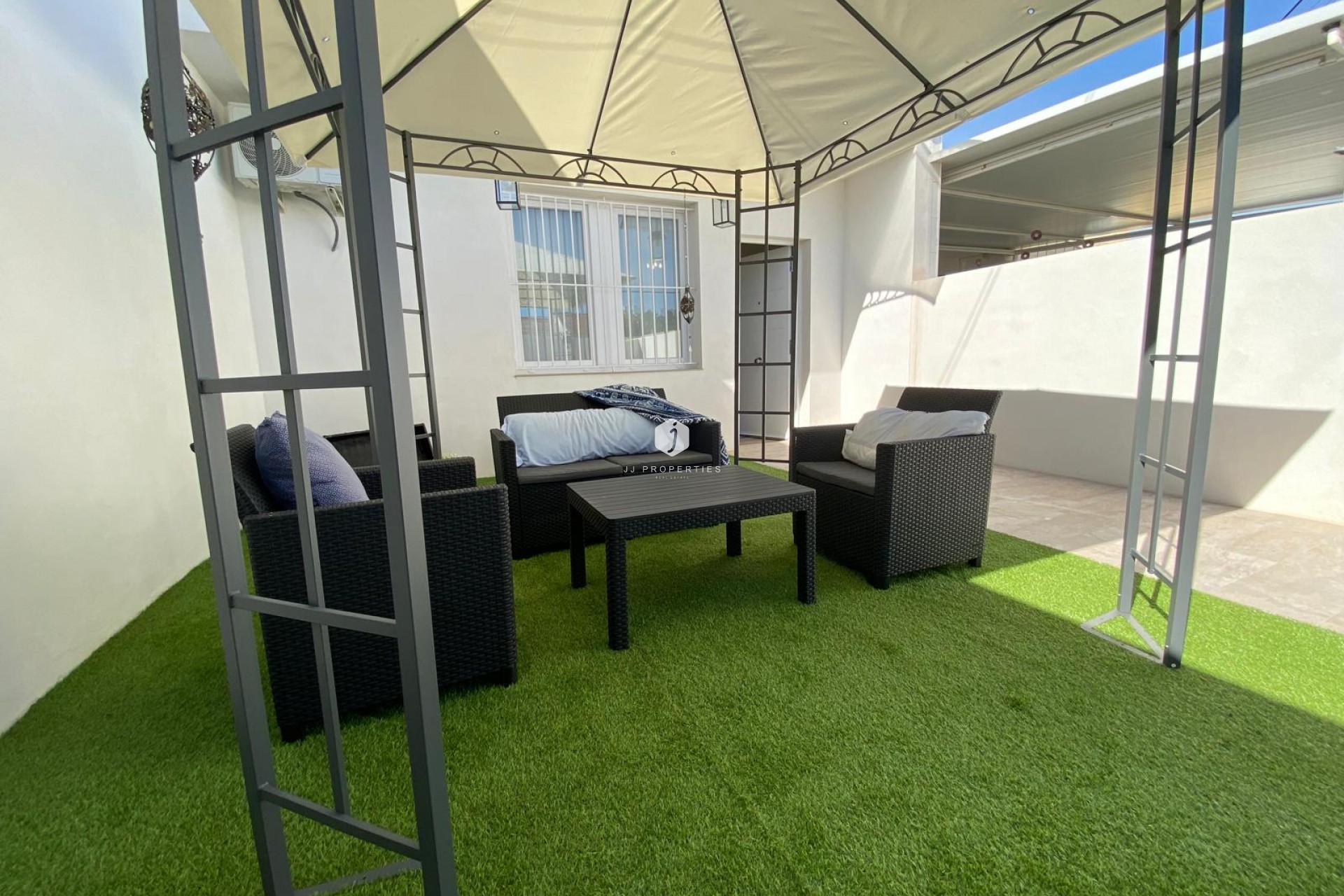 D'occasion - Chalet -
Torrevieja - Costa Blanca