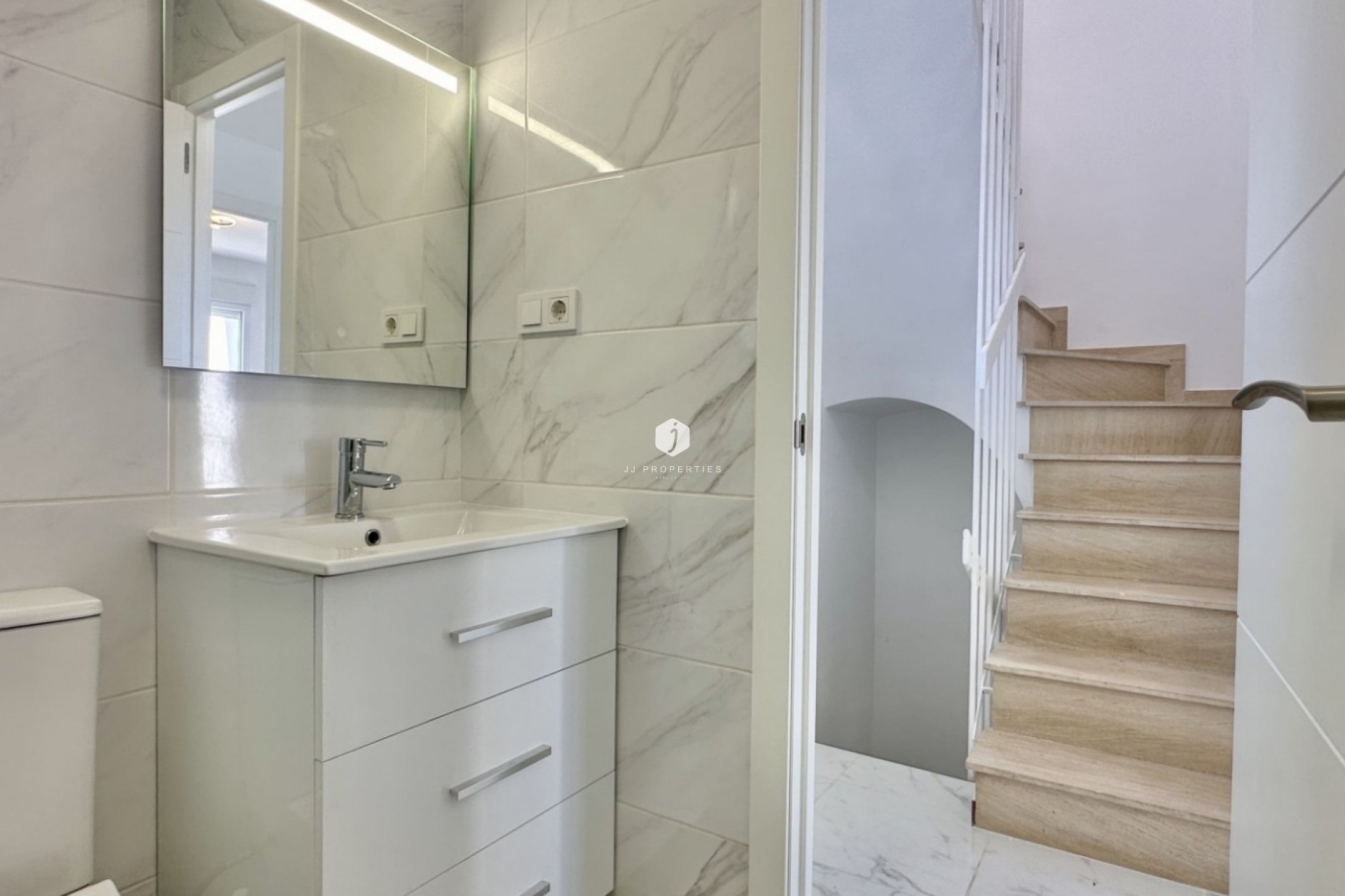 D'occasion - Chalet -
Torrevieja - Costa Blanca