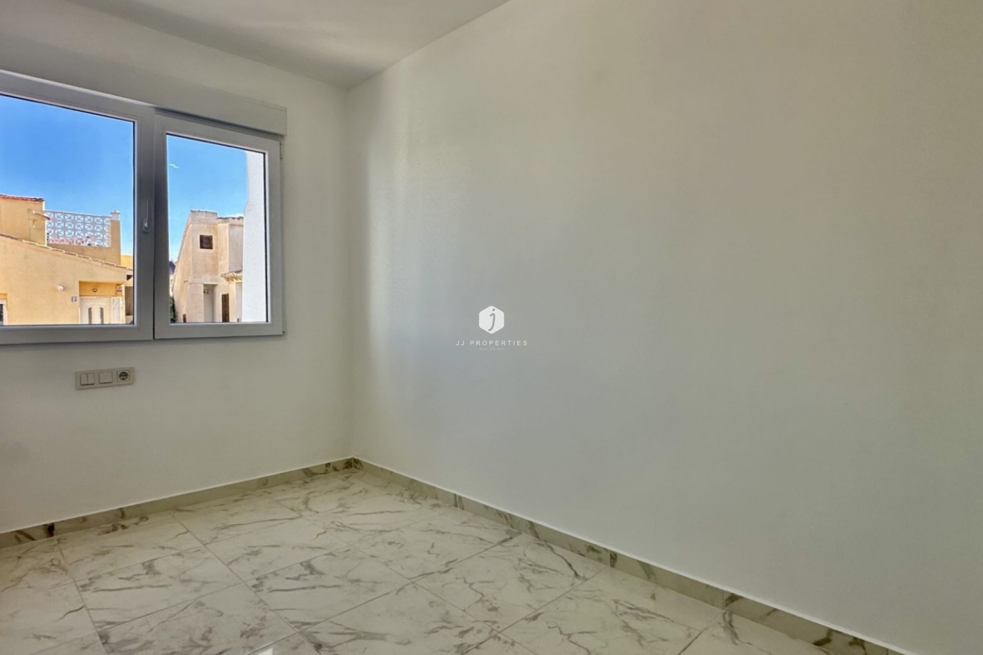 D'occasion - Chalet -
Torrevieja - Costa Blanca