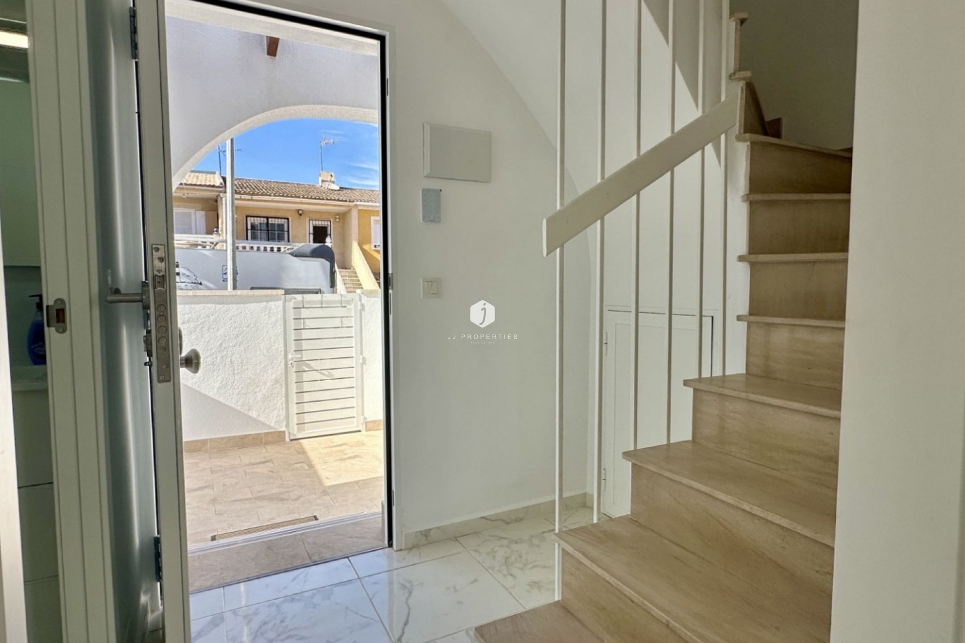 D'occasion - Chalet -
Torrevieja - Costa Blanca