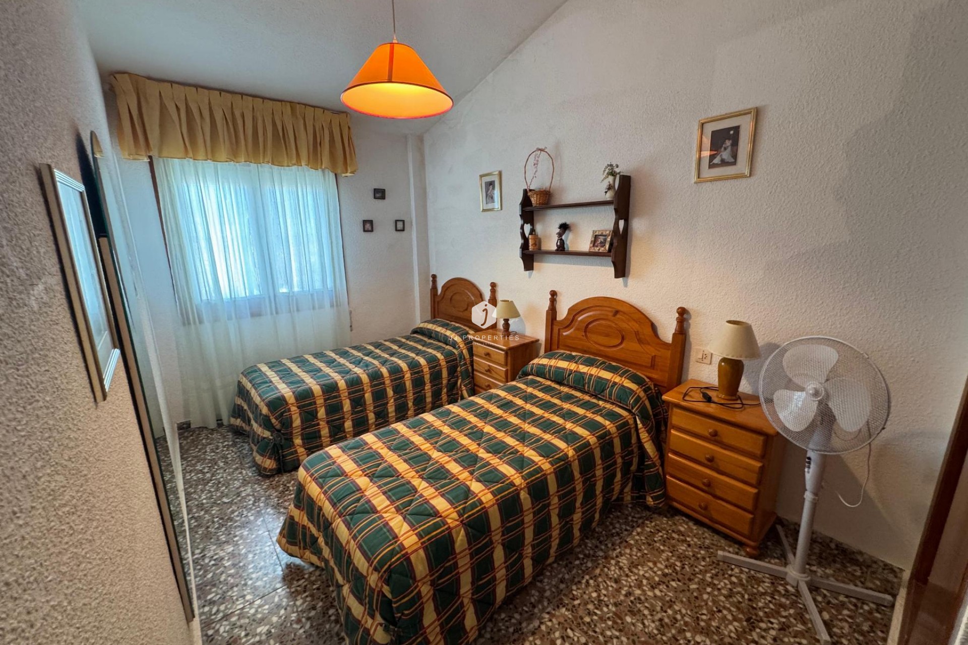 D'occasion - Chalet -
Torrevieja - Costa Blanca