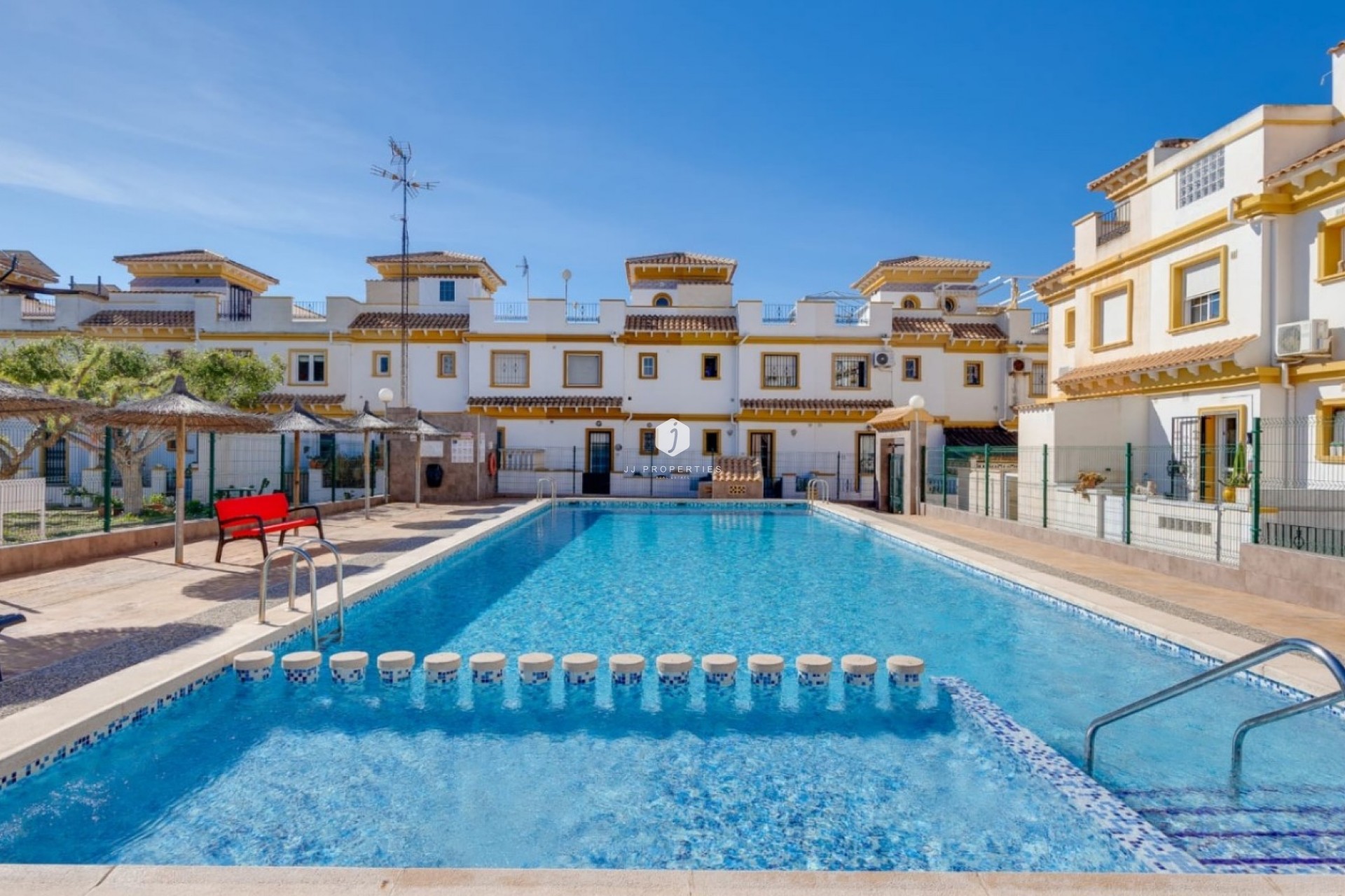 D'occasion - Chalet -
Torrevieja - Costa Blanca