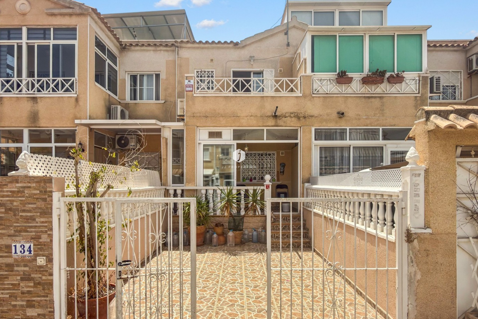 D'occasion - Chalet -
Torrevieja - Costa Blanca