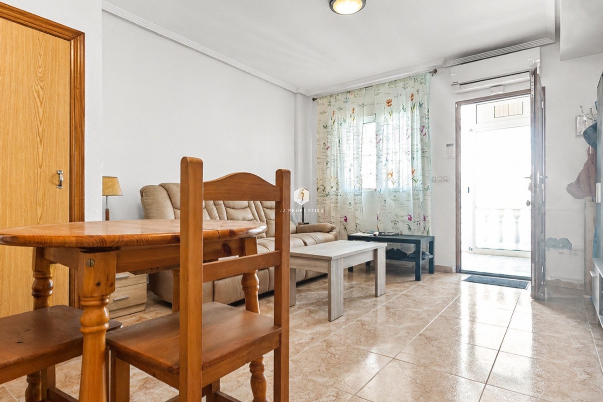 D'occasion - Chalet -
Torrevieja - Costa Blanca
