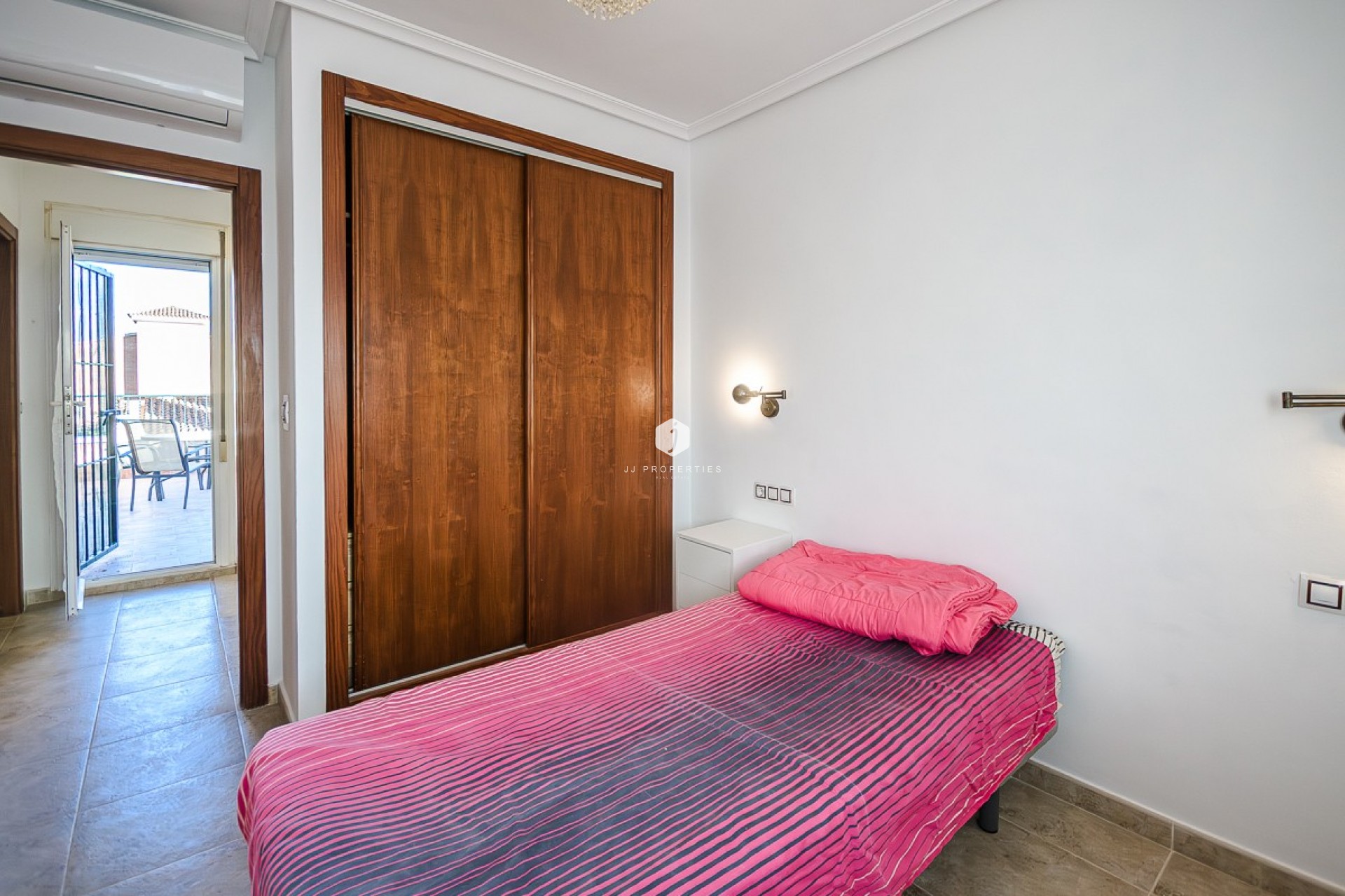 D'occasion - Villa -
Benferri - Inland