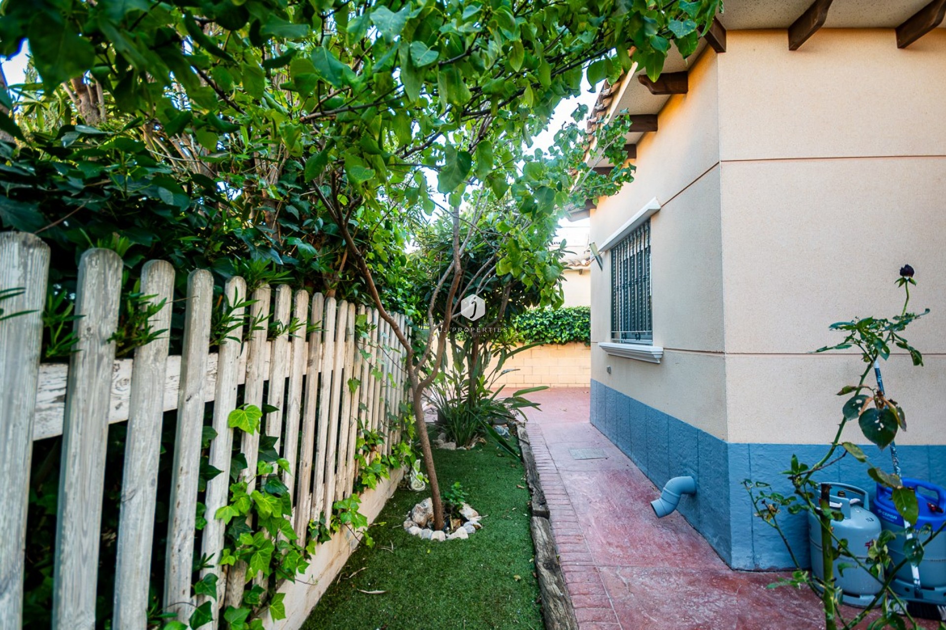 D'occasion - Villa -
Benferri - Inland