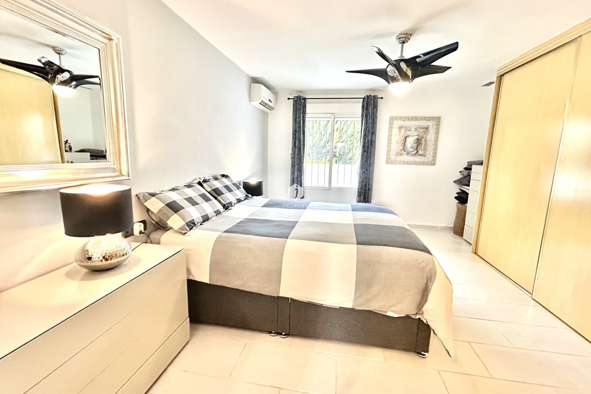 D'occasion - Villa -
Catral - Costa Blanca